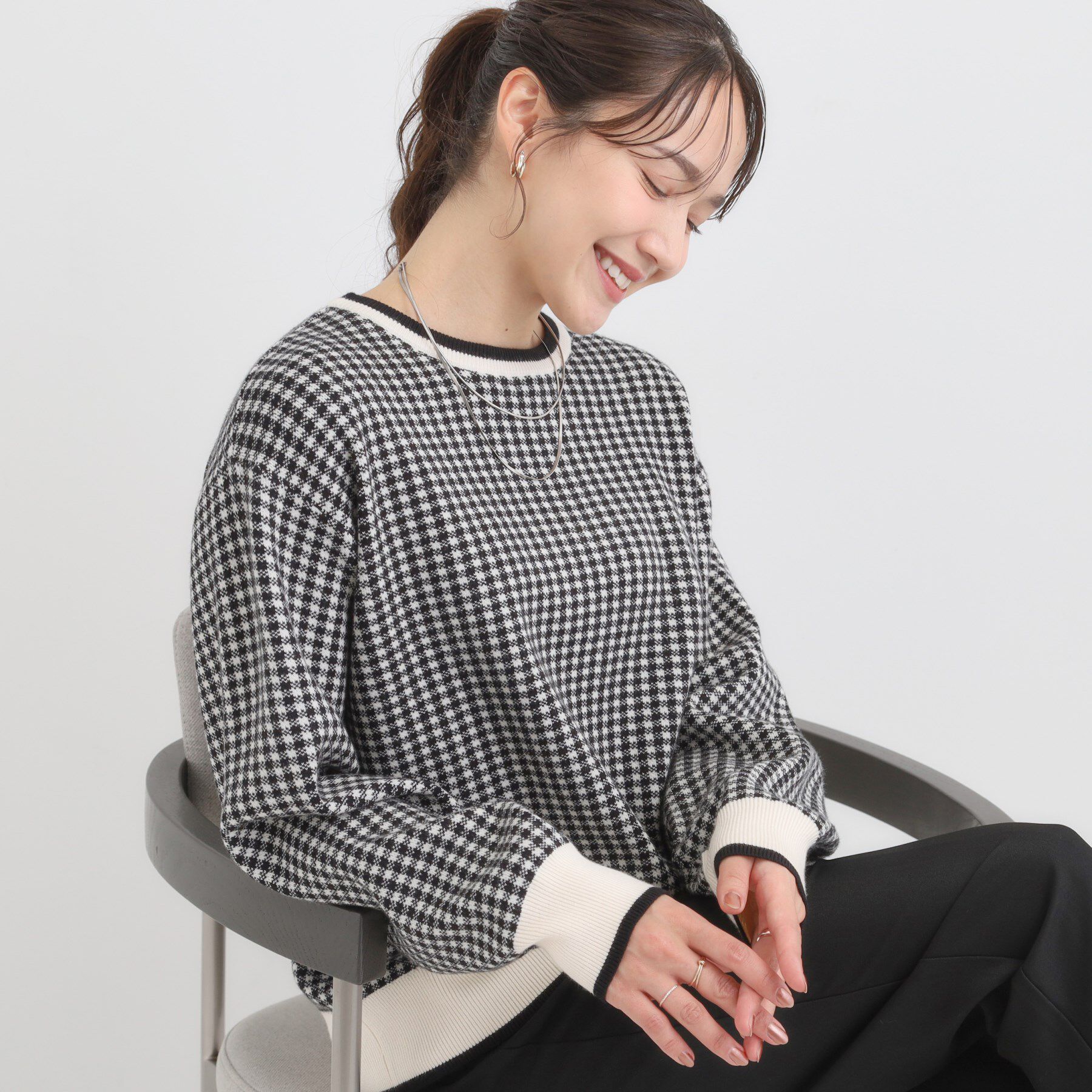 SHOO･LA･RUE「【洗濯機可/S-LL】クラシックなチェック柄が目を惹く 柔らかニット」|ニット・セーター|ブラック(219)