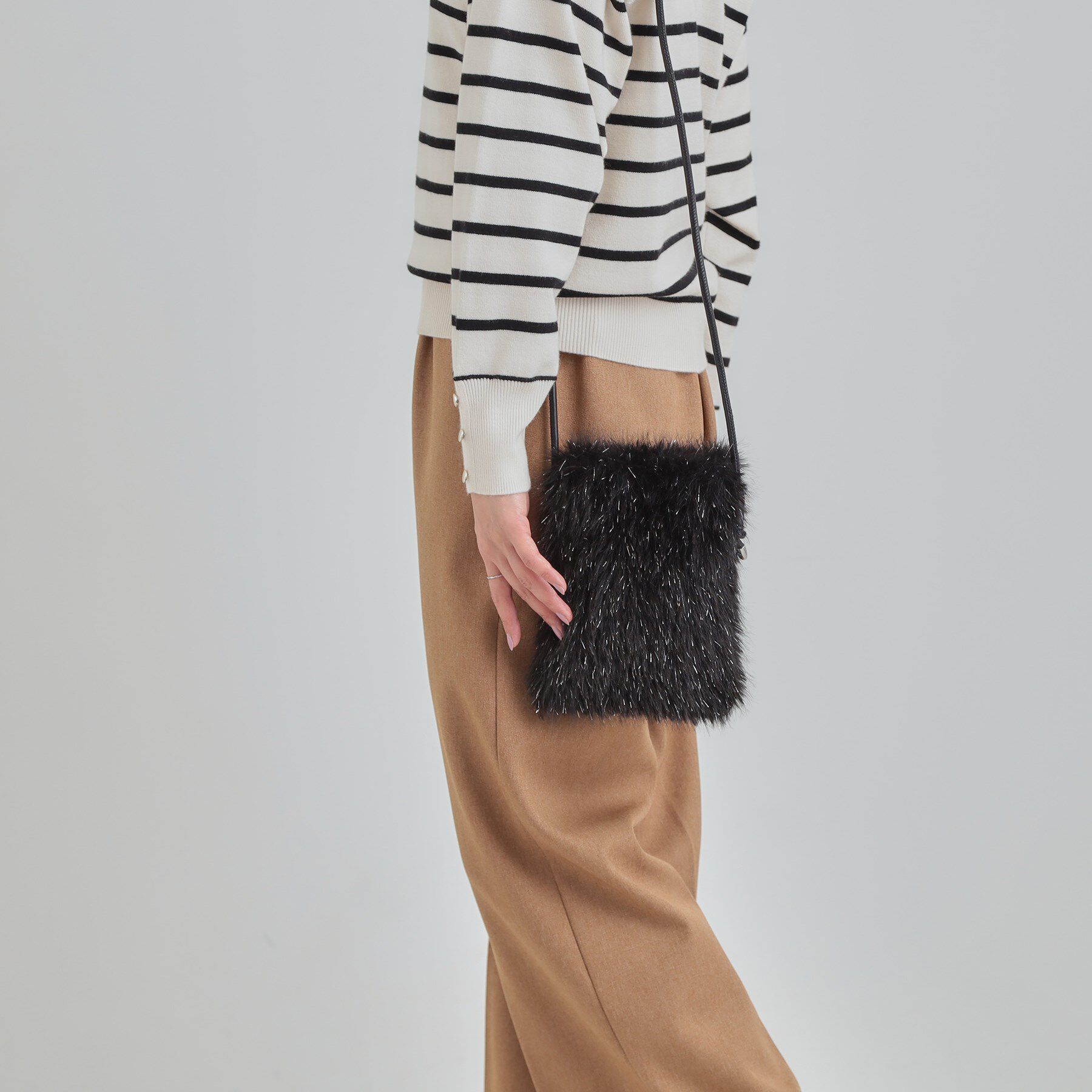 SHOO･LA･RUE「ラメ入りファーが目を惹く ミニショルダーバッグ」|ショルダー・メッセンジャー|