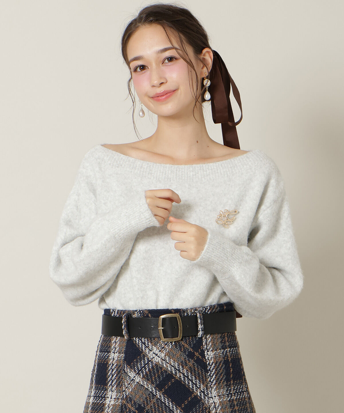 WILLSELECTION「ブローチ付きオフショルニット」|ニット・セーター|ライトグレー