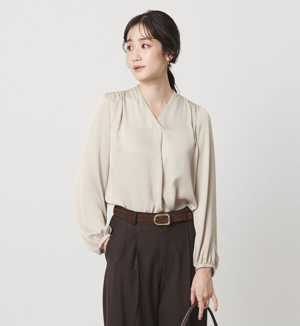 UNITED ARROWS「バック サテン Vネック ロングスリーブ ブラウス ‐ウォッシャブル‐」|シャツ・ブラウス|NATURAL