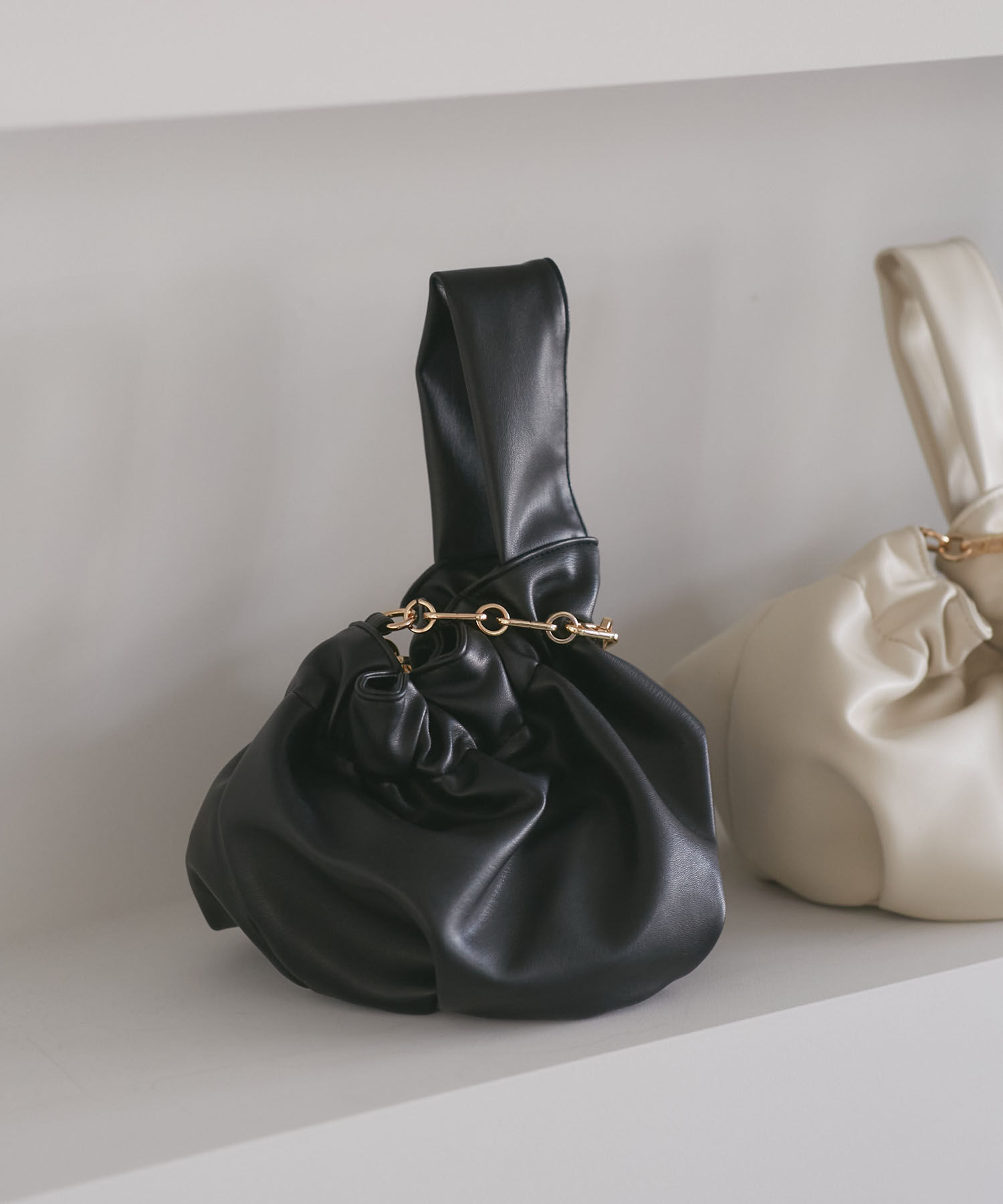 VIS「チェーン付きワンハンドルバッグ」|ハンドバッグ|ブラック(01)