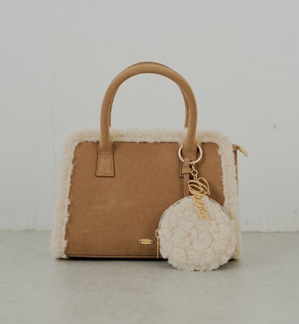  「ロゴチャーム付きスエードムートンバッグ」|ボストンバッグ|キャメル