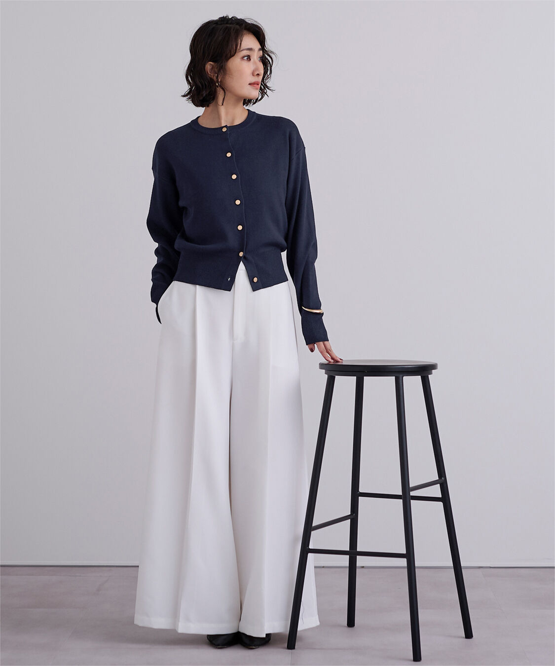 ur's「マット釦クルーネックニットカーディガン」|カーディガン|