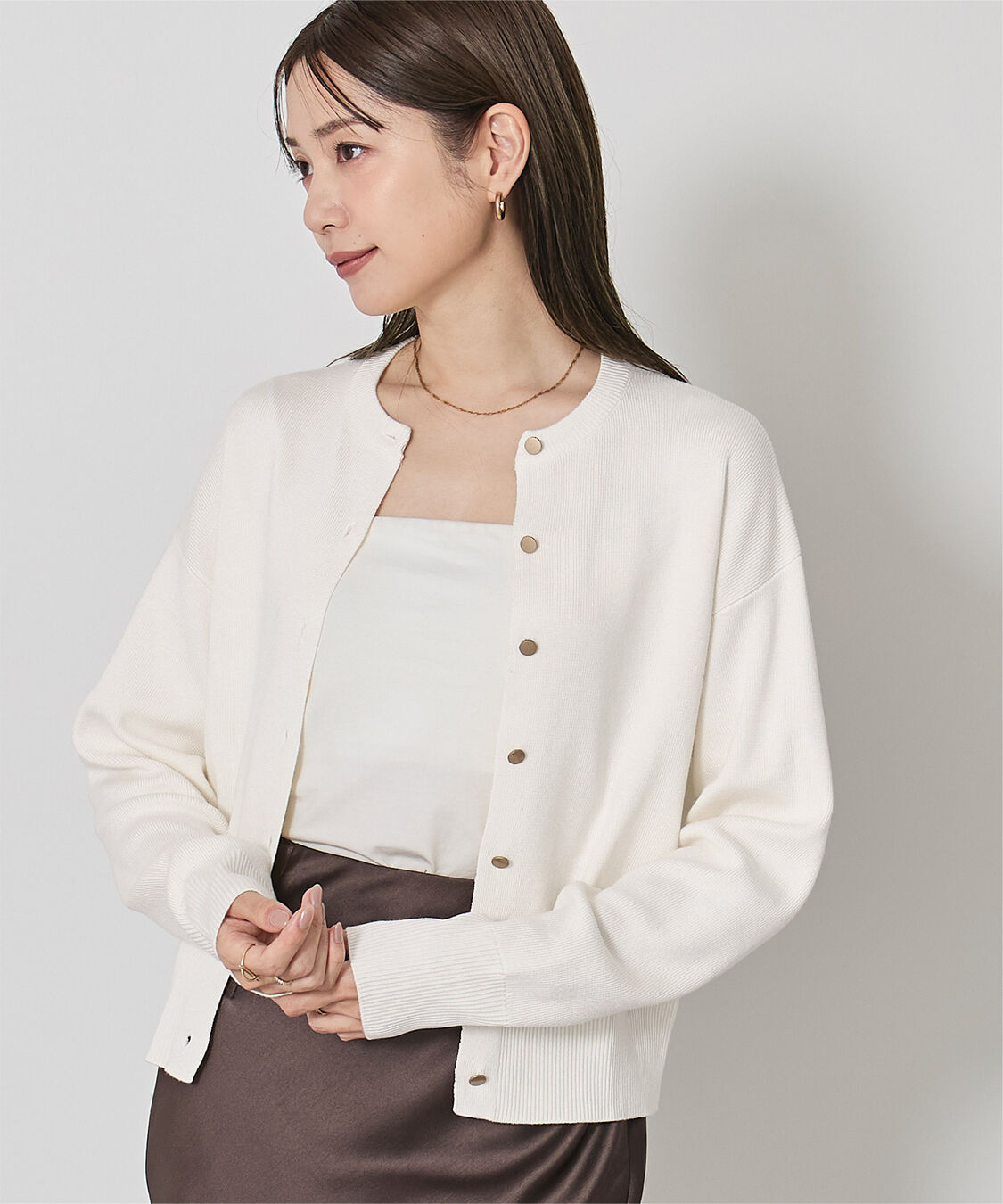 ur's「マット釦クルーネックニットカーディガン」|カーディガン|ホワイト