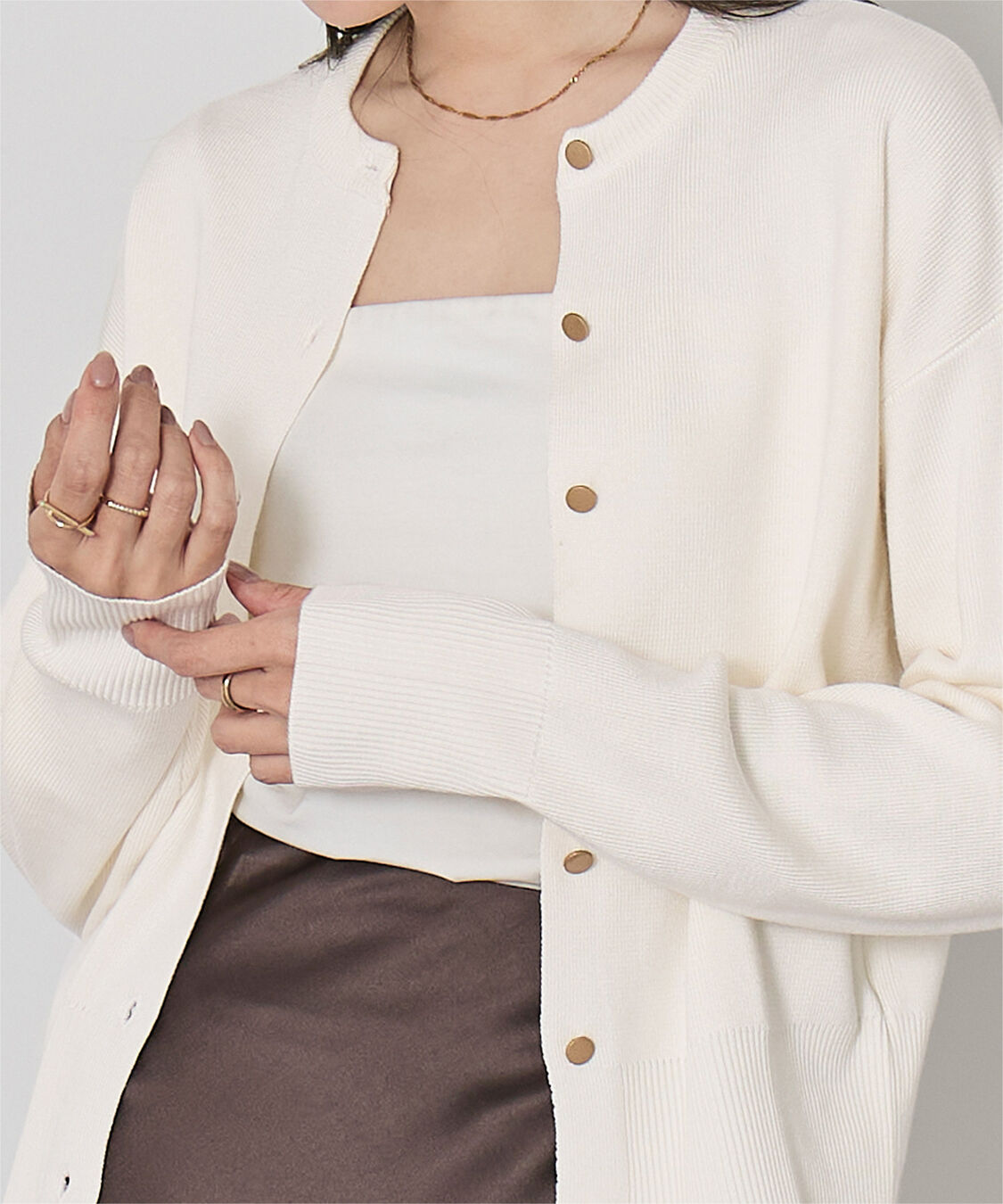 ur's「マット釦クルーネックニットカーディガン」|カーディガン|