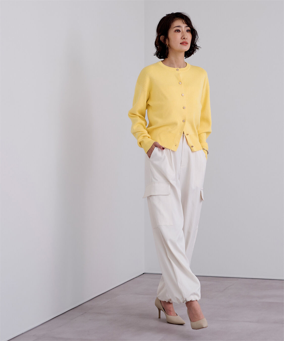 ur's「マット釦クルーネックニットカーディガン」|カーディガン|