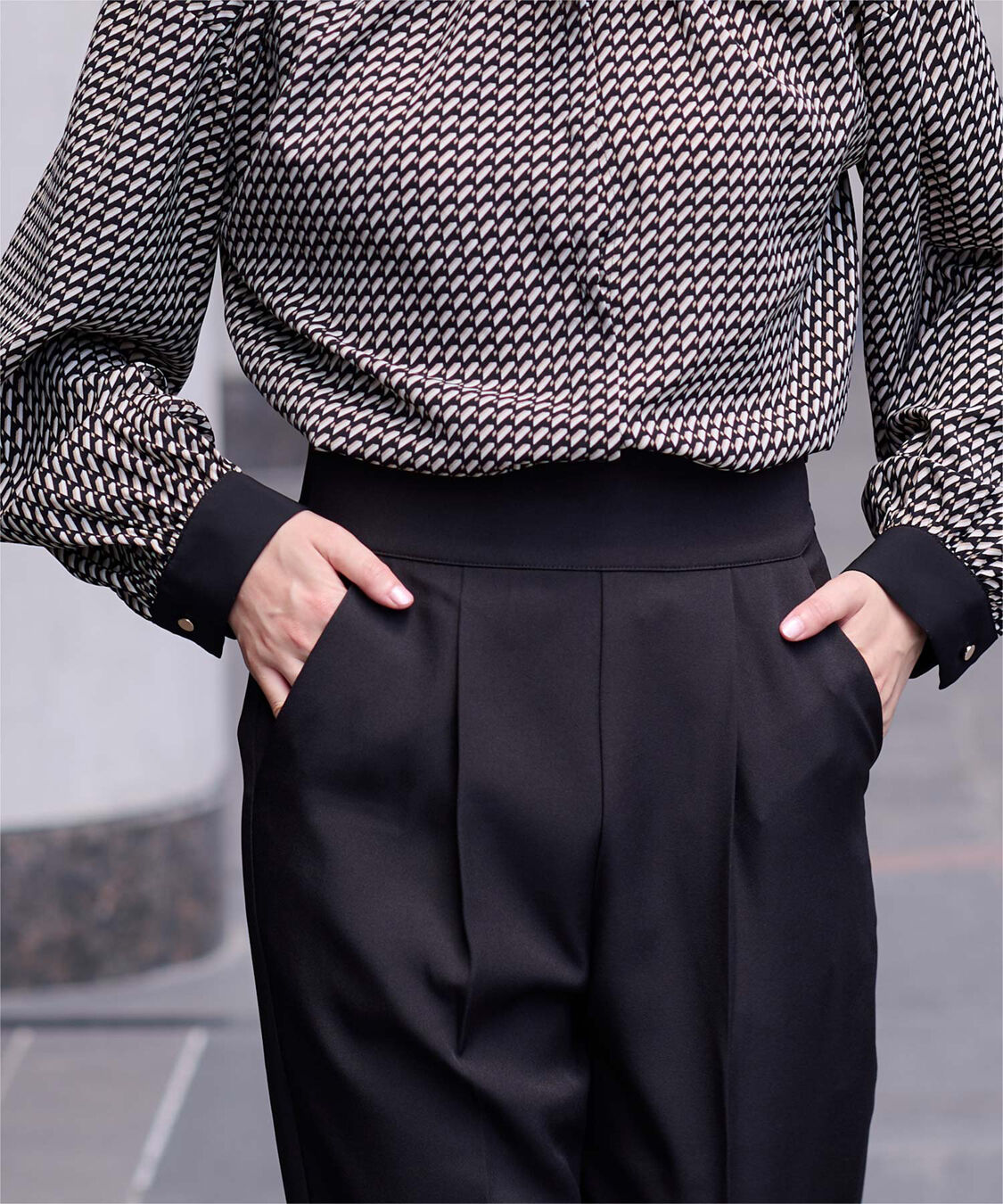 ur's「ハイウエストタックテーパードパンツ」|スラックス|