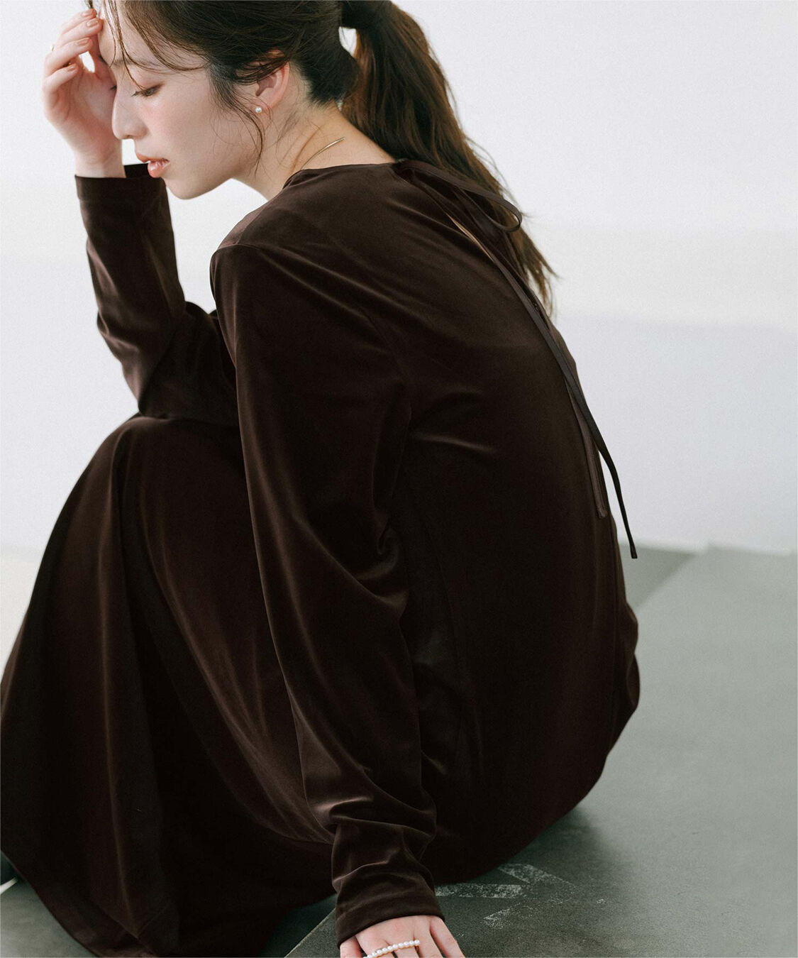 ur's「【yukiさんコラボアイテム】バックリボンフィットアンドフレアベロアワンピース」|ワンピース|