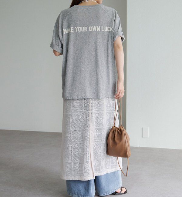  「ロゴ刺繍&times;フロッキープリント麻混Tシャツ」|Tシャツ・カットソー|