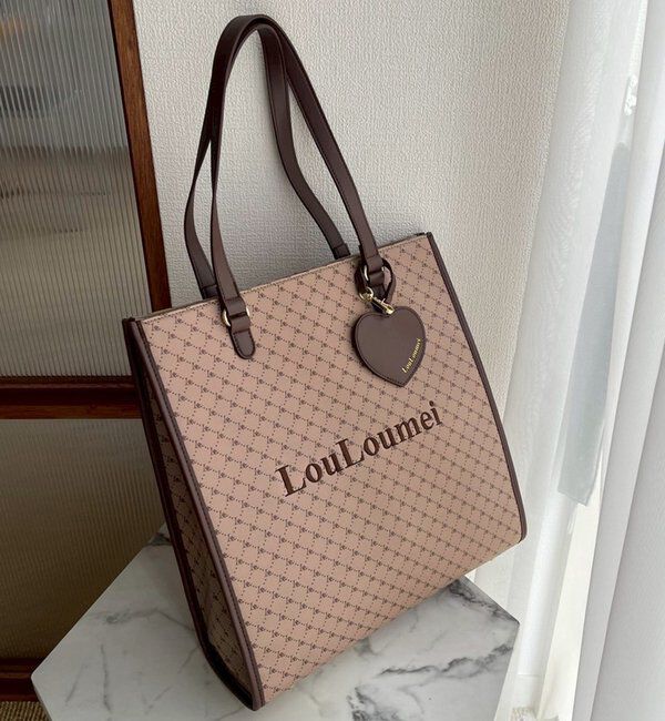  「【LouLoumei】ハートチャーム付きトートバッグ／推し活にも／自立可能」|トートバッグ|