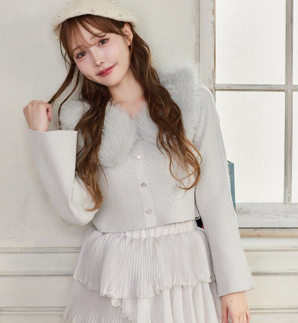  「衿ファーキラキラ釦ニット」|ニット・セーター|