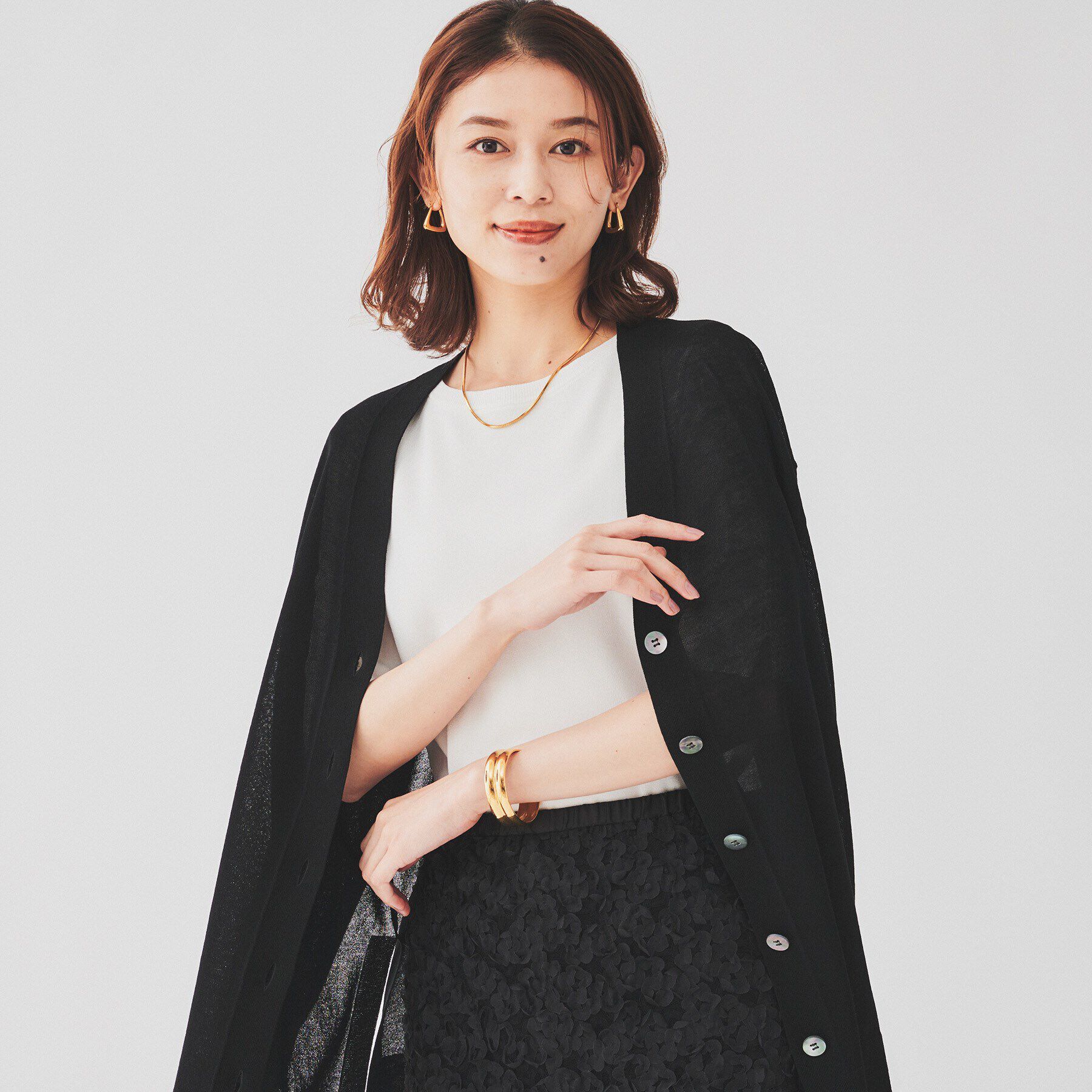 UNTITLED「【ゆったり/ロング丈】シアーVネックカーディガン」|カーディガン|