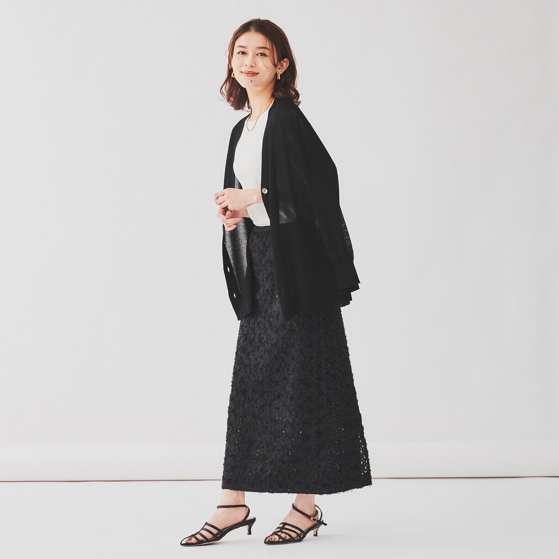 UNTITLED「【ゆったり/ロング丈】シアーVネックカーディガン」|カーディガン|