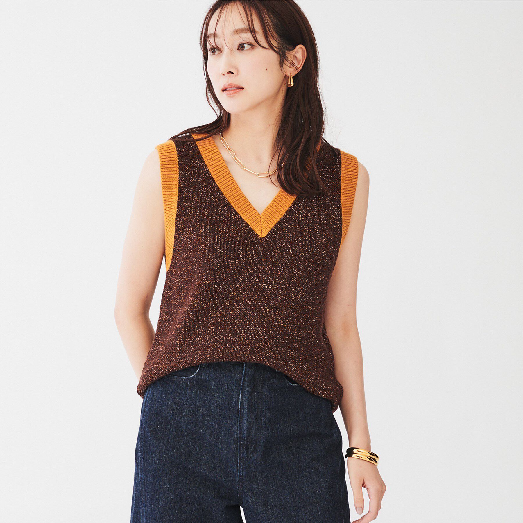 UNTITLED「【オールシーズン/ラメ】Vネックベスト」|ベスト・ジレ|ブラウン(043)