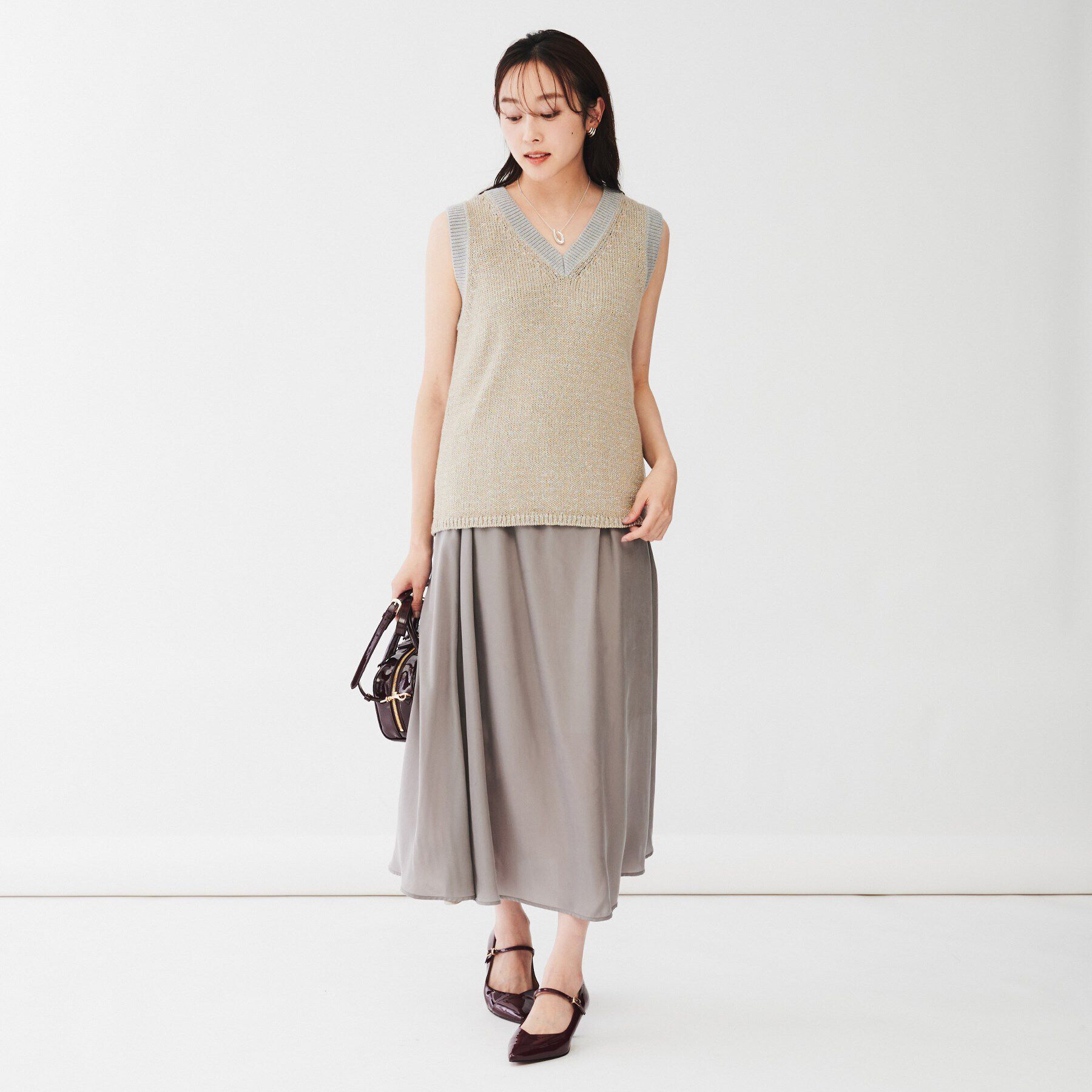 UNTITLED「【オールシーズン/ラメ】Vネックベスト」|ベスト・ジレ|