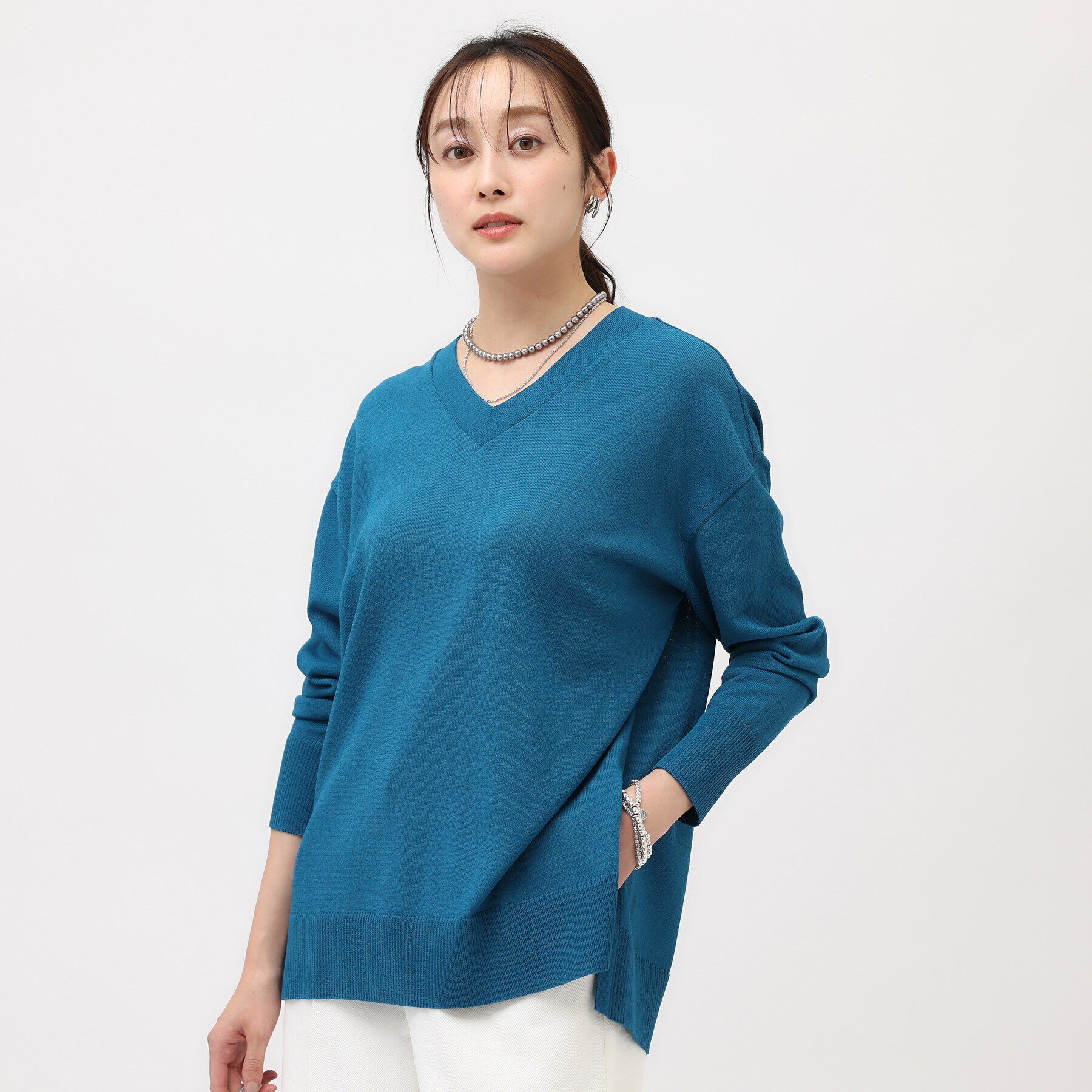 UNTITLED「【薄手/ゆったり/体型カバー】ドライレーヨン Vネックニット」|ニット・セーター|