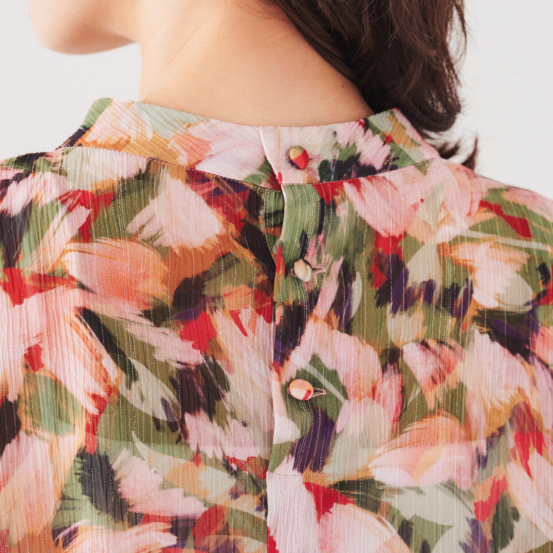 UNTITLED「【柄ブラウス/同素材ワンピースあり】楊柳ラメシフォン リーフプリントブラウス」|シャツ・ブラウス|