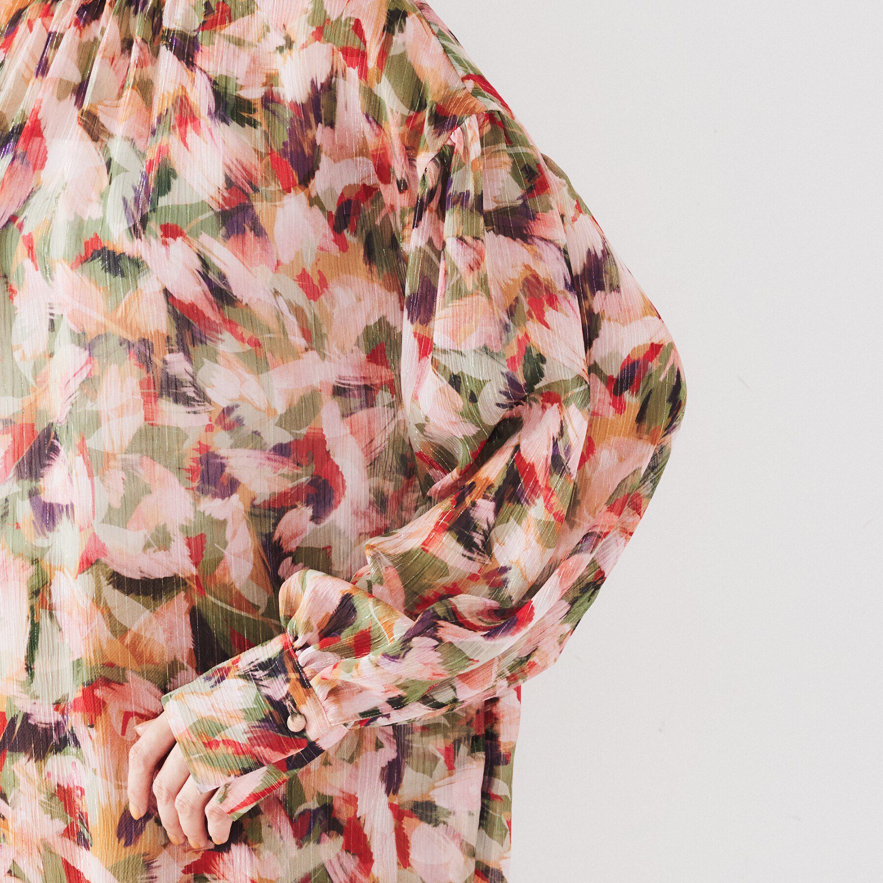 UNTITLED「【柄ブラウス/同素材ワンピースあり】楊柳ラメシフォン リーフプリントブラウス」|シャツ・ブラウス|