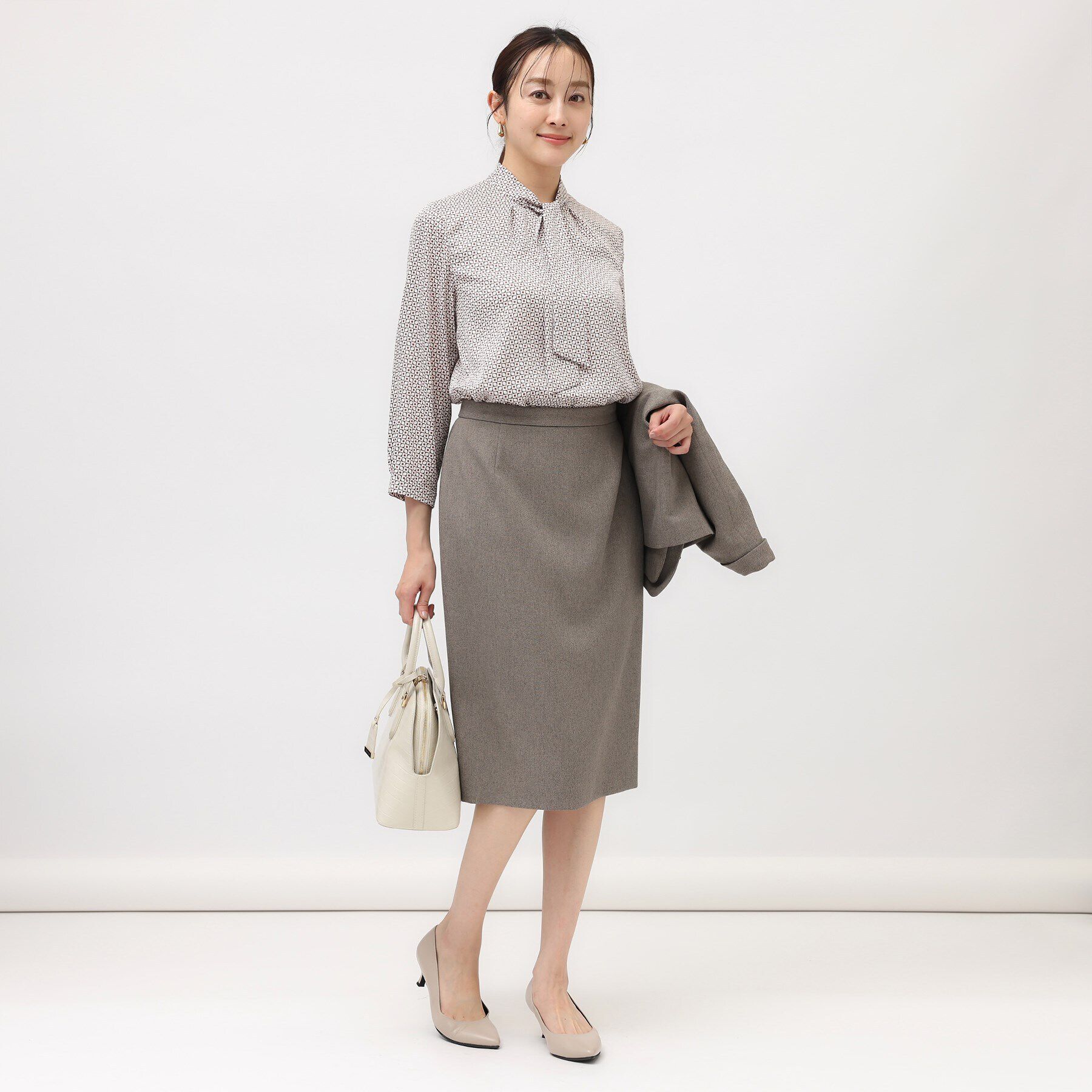 UNTITLED「【通勤スーツ/入卒/セレモニー】幾何柄ボウタイブラウス」|シャツ・ブラウス|