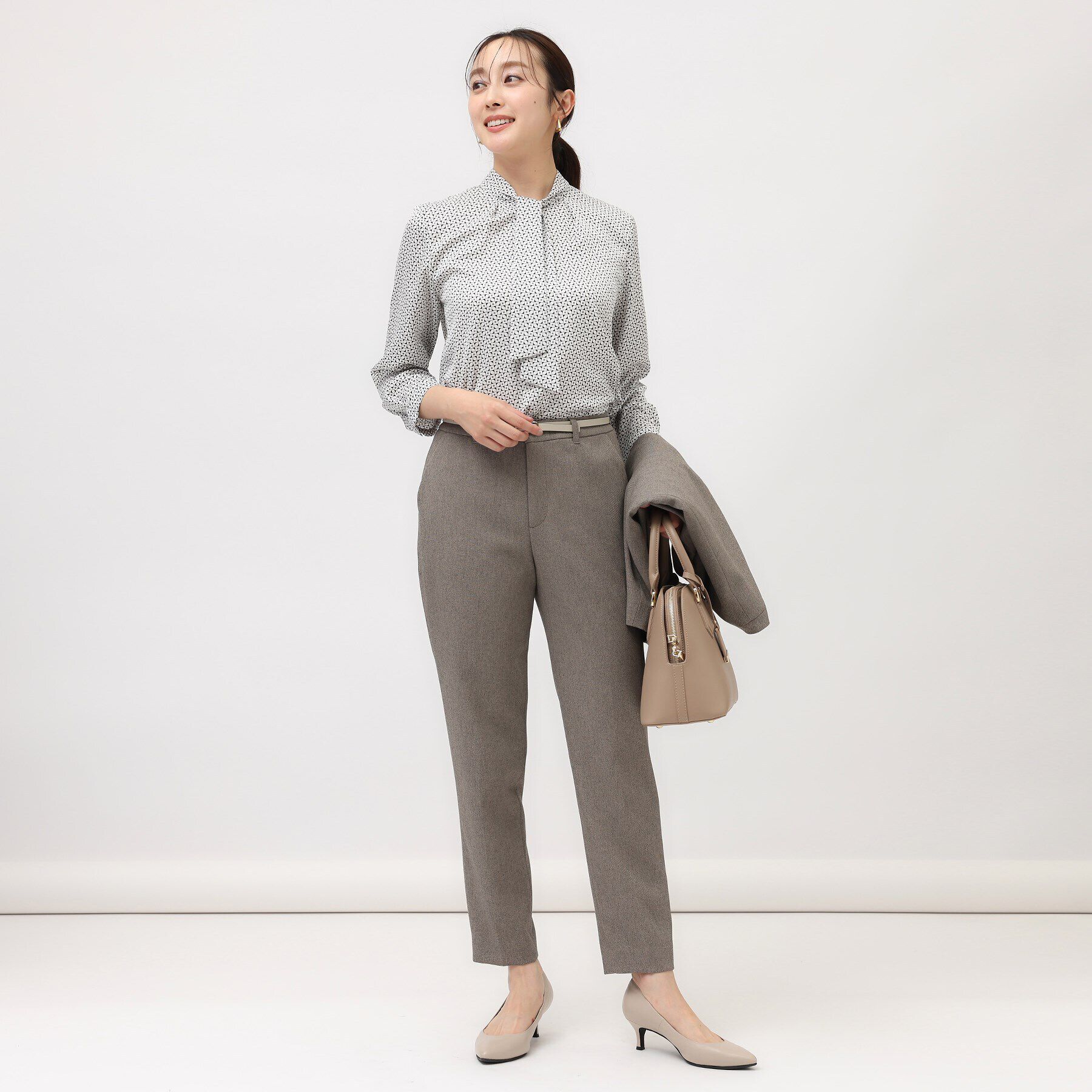 UNTITLED「【通勤スーツ/入卒/セレモニー】幾何柄ボウタイブラウス」|シャツ・ブラウス|