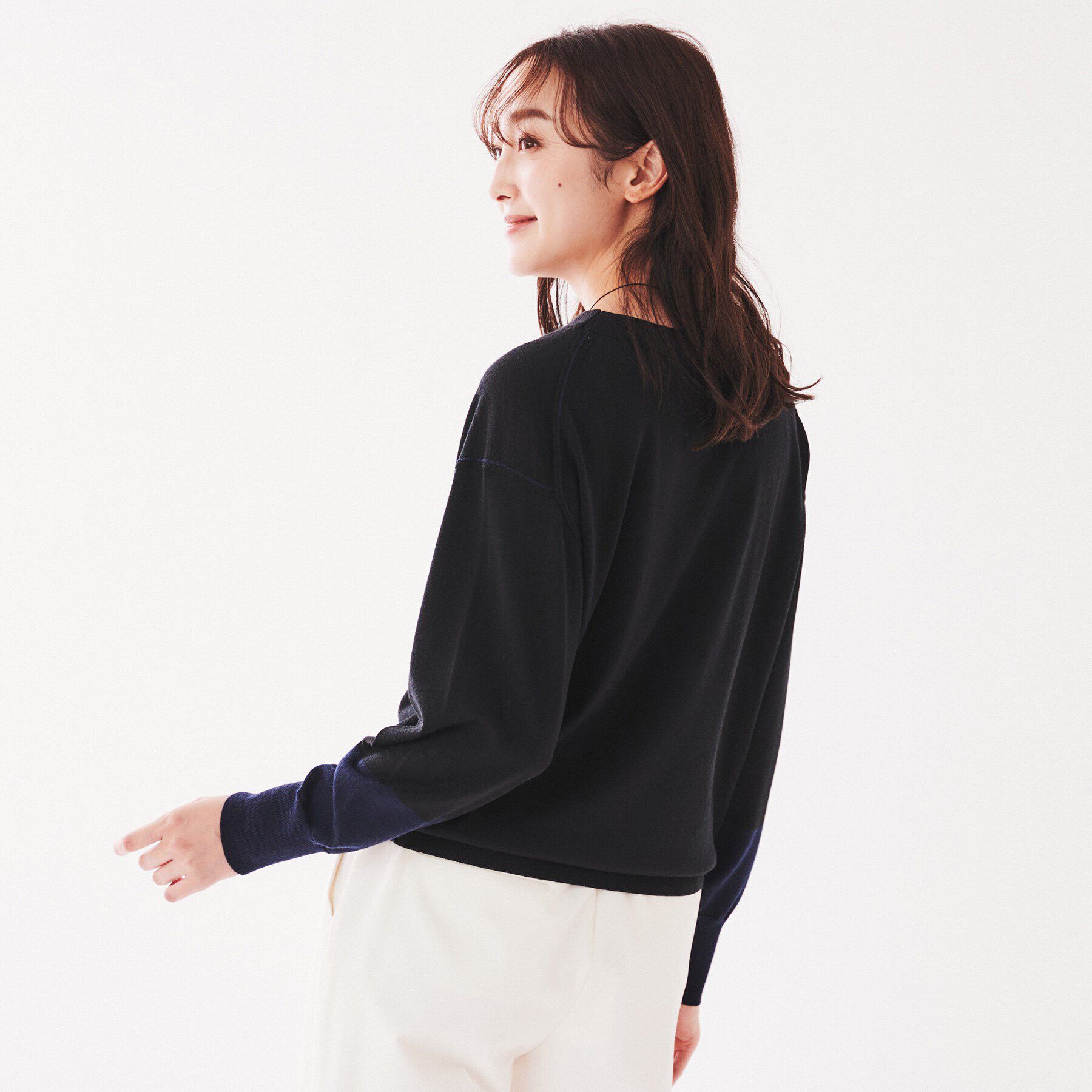 UNTITLED「【袖口カラーがアクセントに！】クルーネック ハイゲージニット」|ニット・セーター|