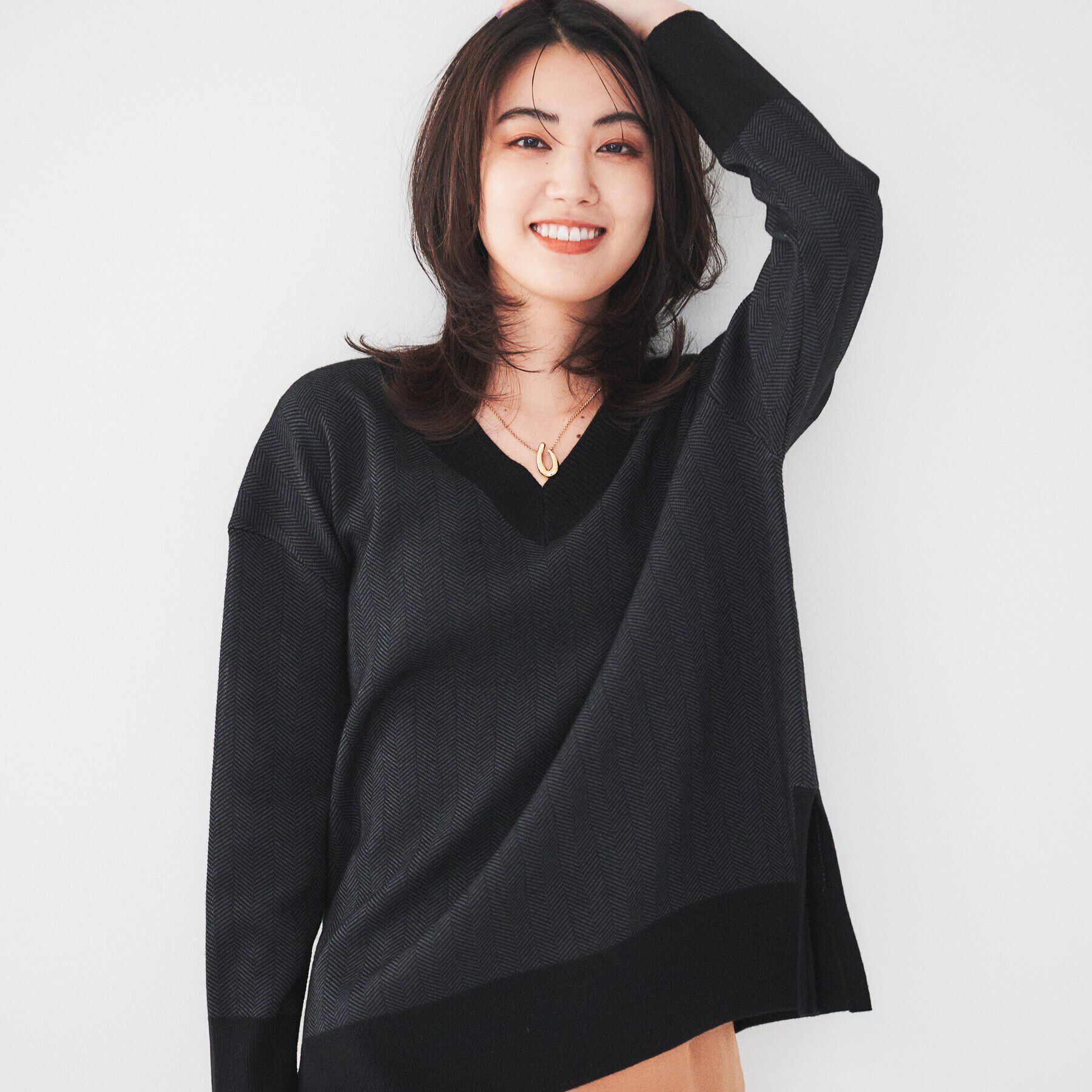 UNTITLED「【体型カバー/洗える】ヘリンボーン柄 Vネックプルオーバーニット」|ニット・セーター|