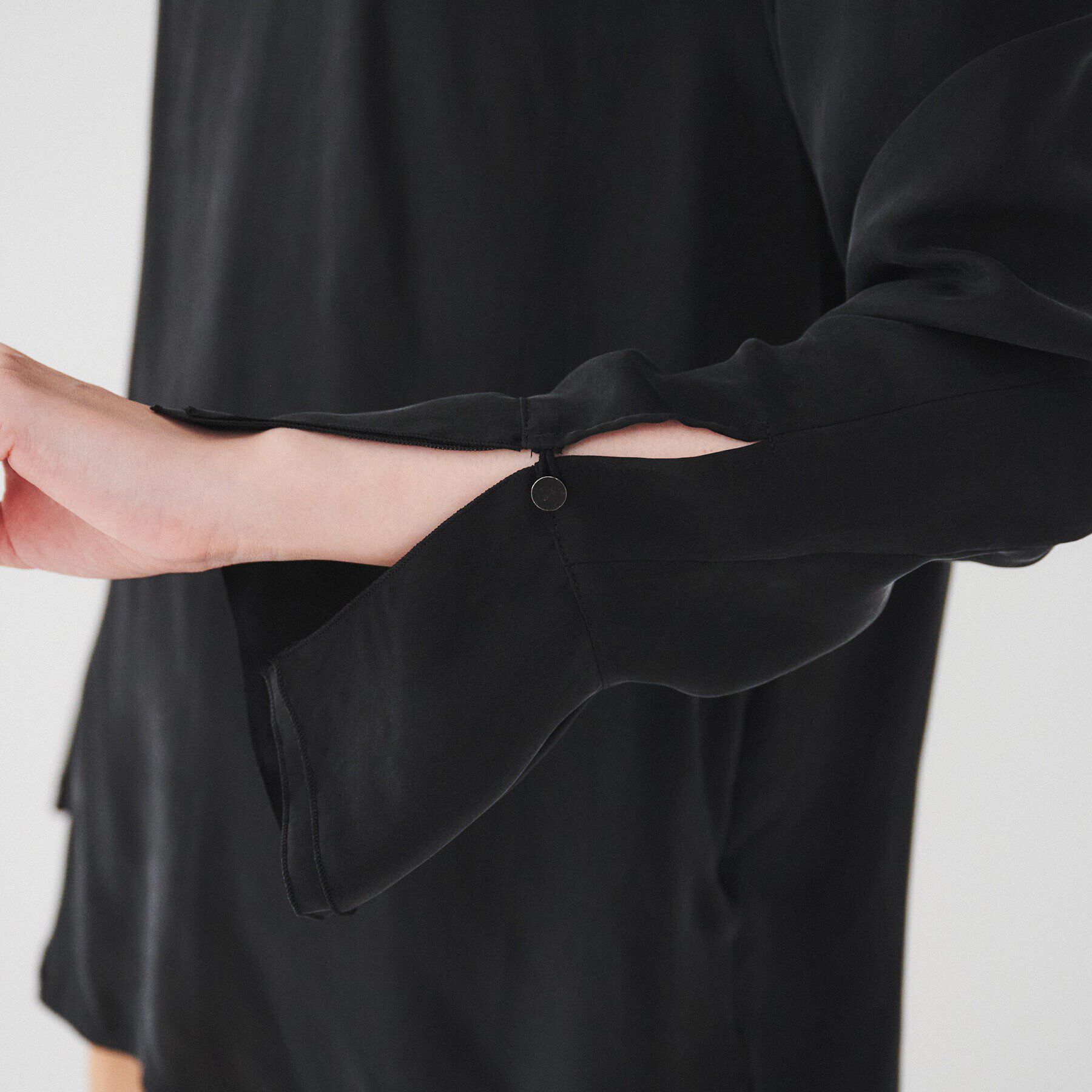 UNTITLED「【日本製/シーズンレス/重ね着にもおすすめ】シルキータッチブラウス」|シャツ・ブラウス|