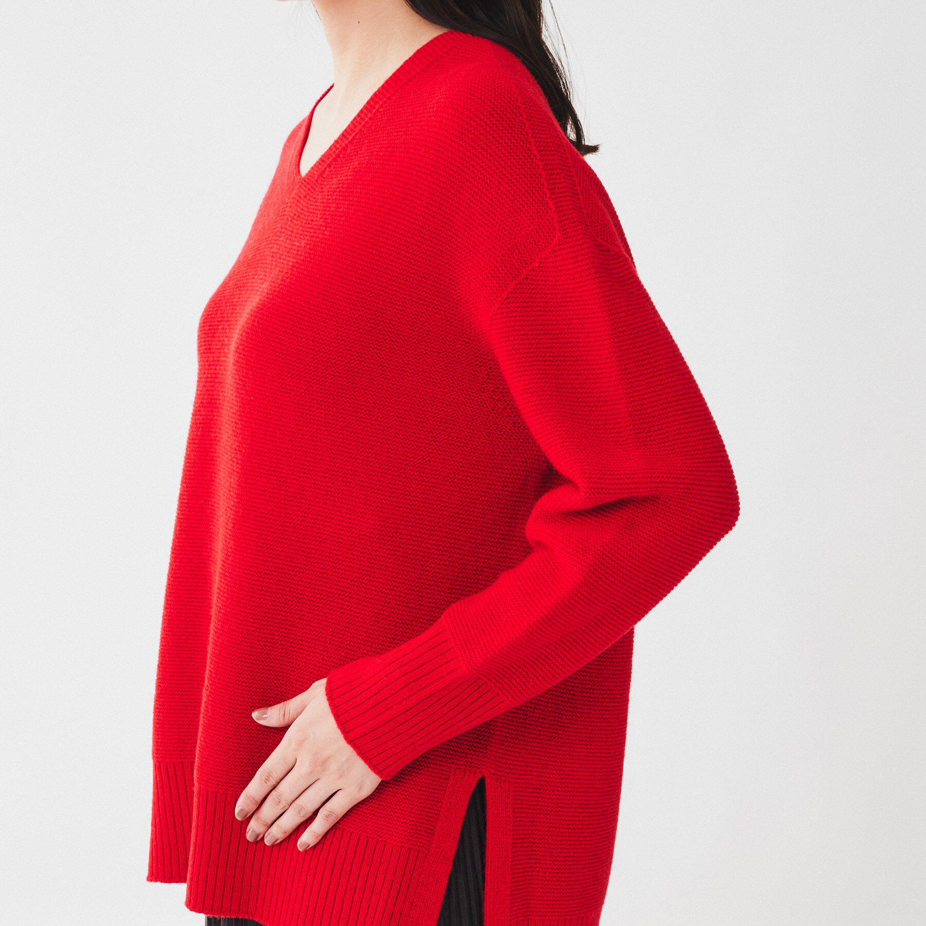 UNTITLED「【体型カバー/日本製/洗える】ウールシルクカシミヤミックス Vネックプルオーバーニット」|ニット・セーター|