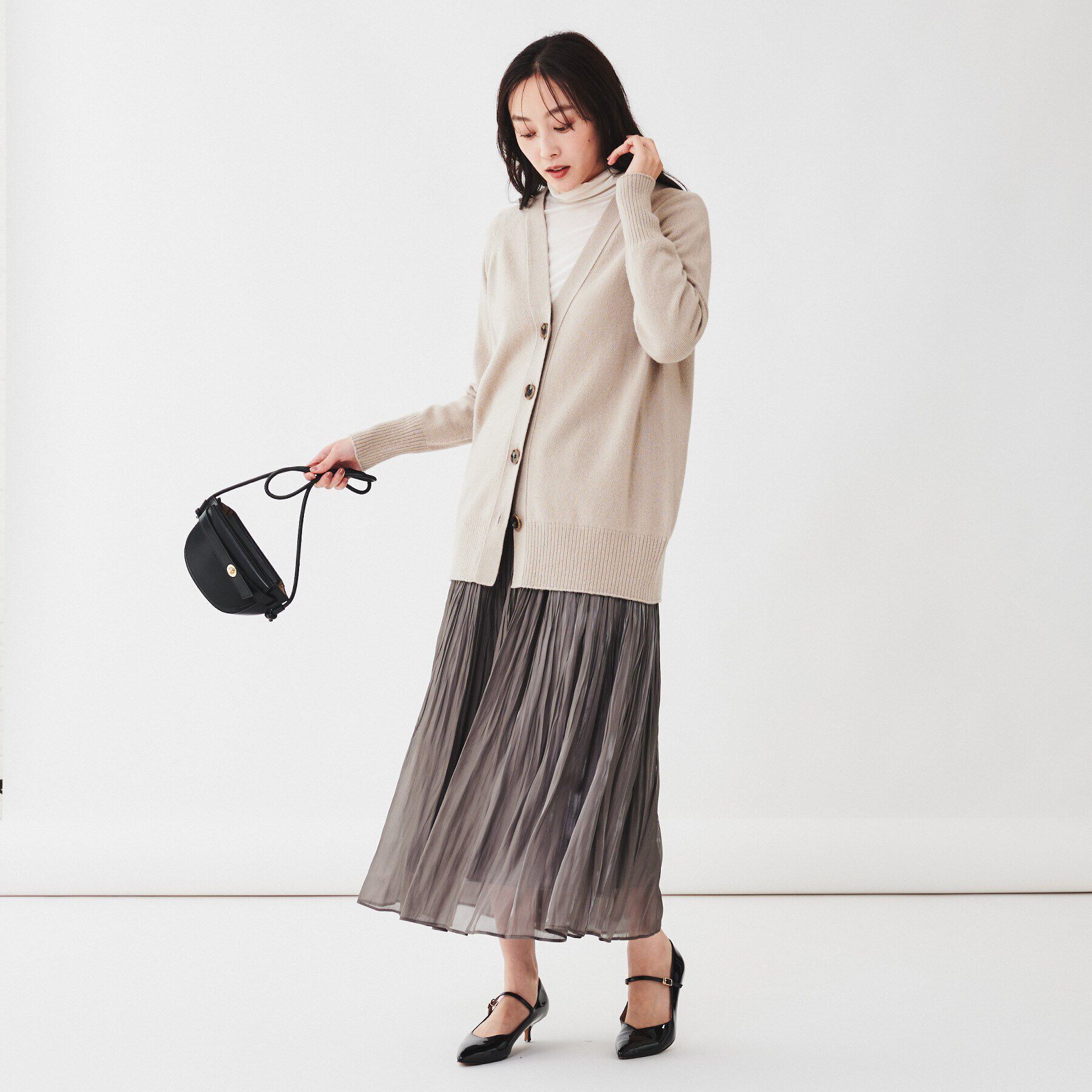 UNTITLED「ウールシルクカシミヤミックス Vネックカーディガン」|カーディガン|