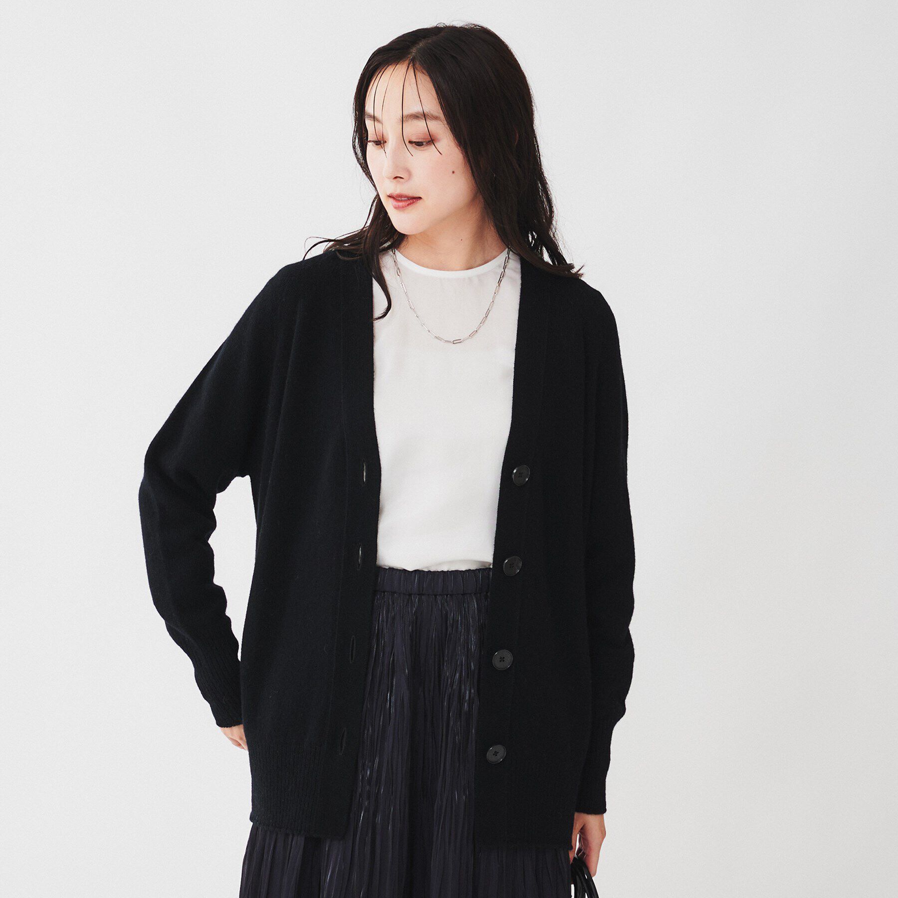 UNTITLED「ウールシルクカシミヤミックス Vネックカーディガン」|カーディガン|