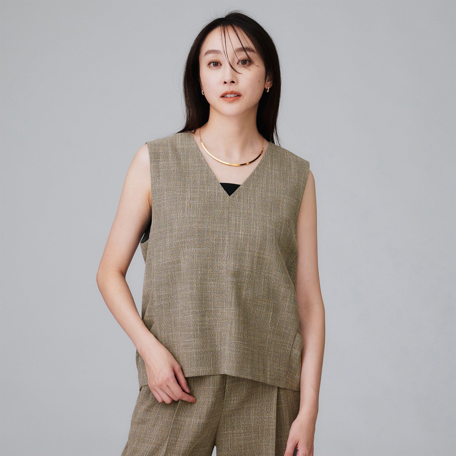 UNTITLED「【セットアップ可/洗える】梳毛調合繊Vネックベスト」|シャツ・ブラウス|