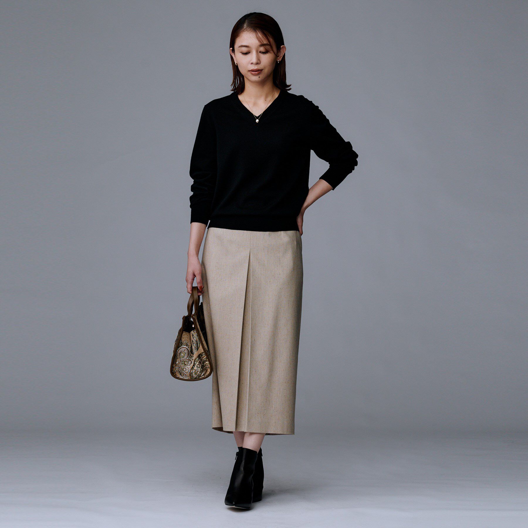 UNTITLED「【洗える/ウール100%】Vネックウールニット」|ニット・セーター|