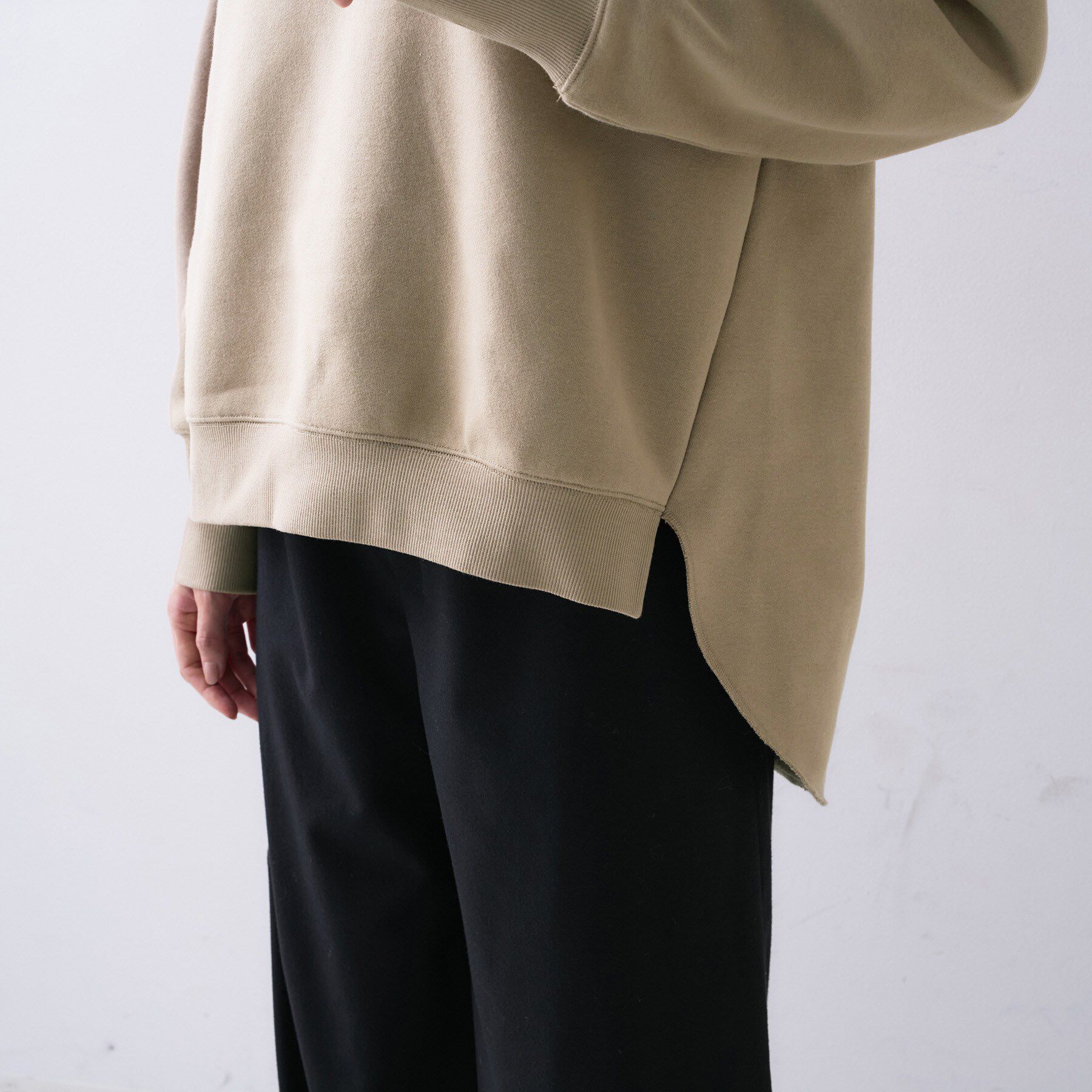 UNTITLED「【Liyoca】ソフト裏毛Vネックプルオーバー」|Tシャツ・カットソー|