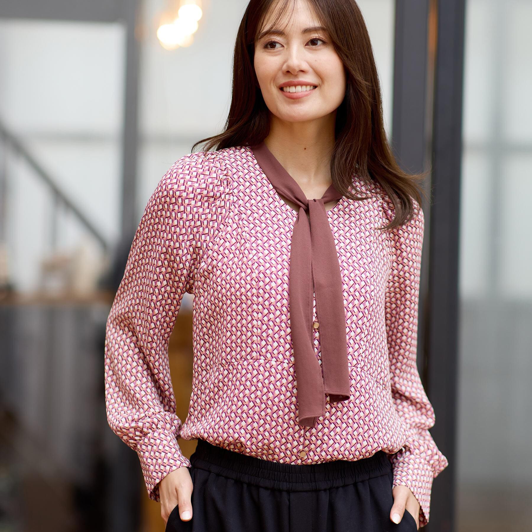 Reflect「【レイヤードに◎】ボウタイプリントブラウス」|シャツ・ブラウス|ピンク(171)