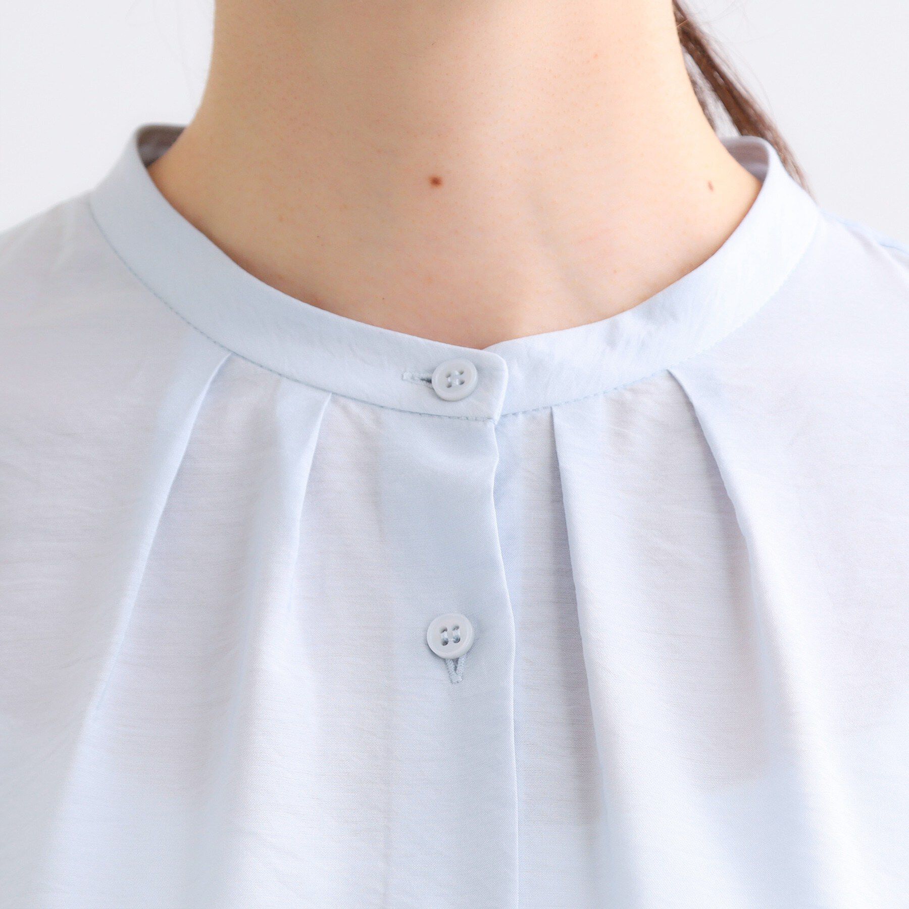 Reflect「【セレモニー・通勤に◎／ボウタイ取り外し可】ボウタイ付きバンドカラーブラウス」|シャツ・ブラウス|