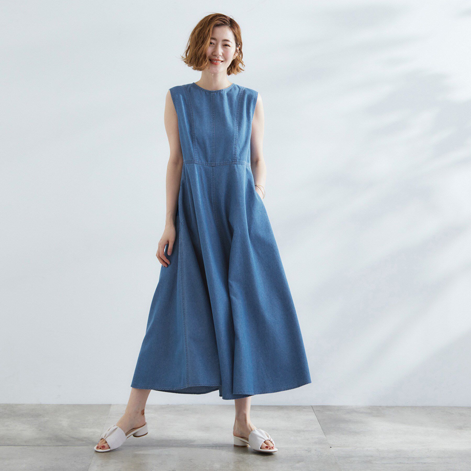 grove「すっきり見え 軽やかデニムノースリーブワンピース」|ワンピース|