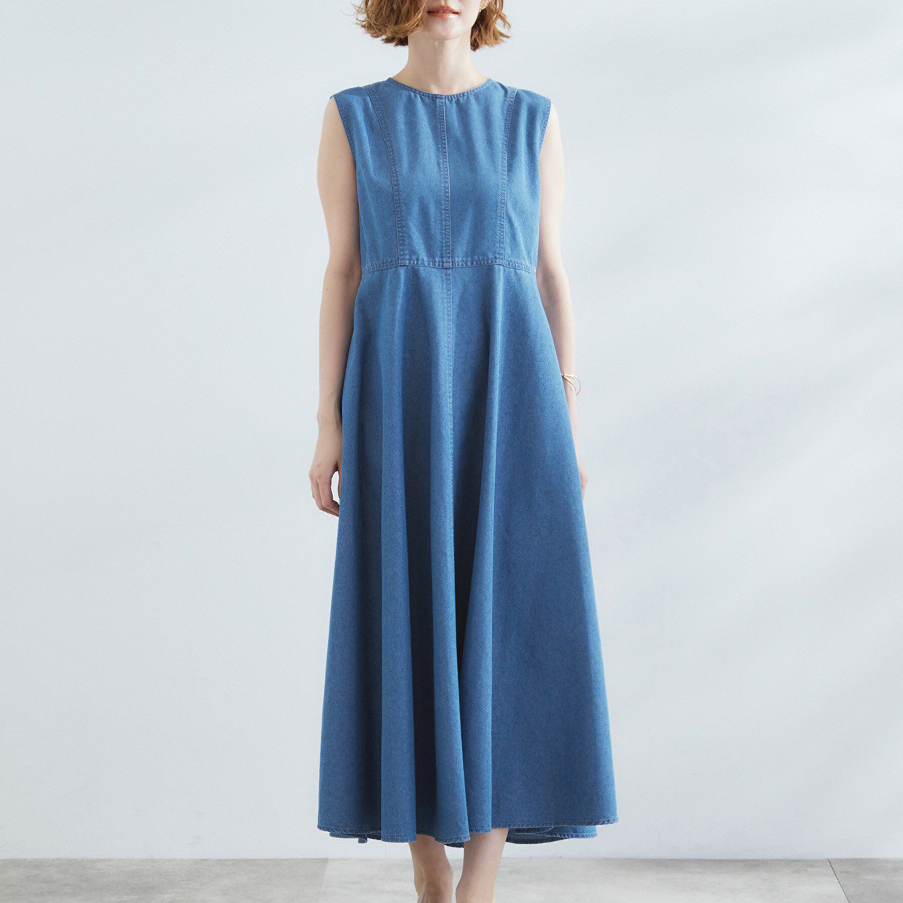 grove「すっきり見え 軽やかデニムノースリーブワンピース」|ワンピース|