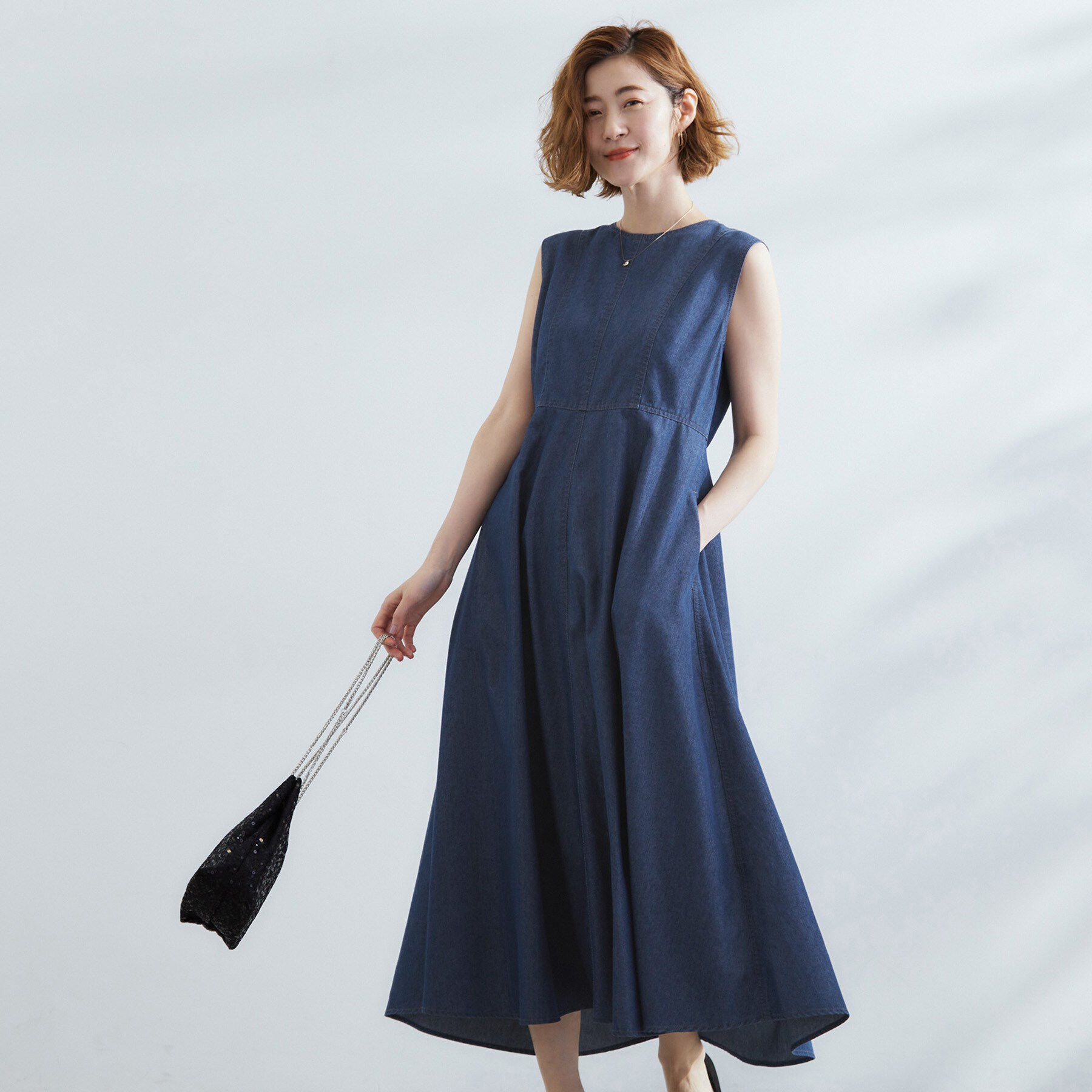 grove「すっきり見え 軽やかデニムノースリーブワンピース」|ワンピース|ネイビー(094)