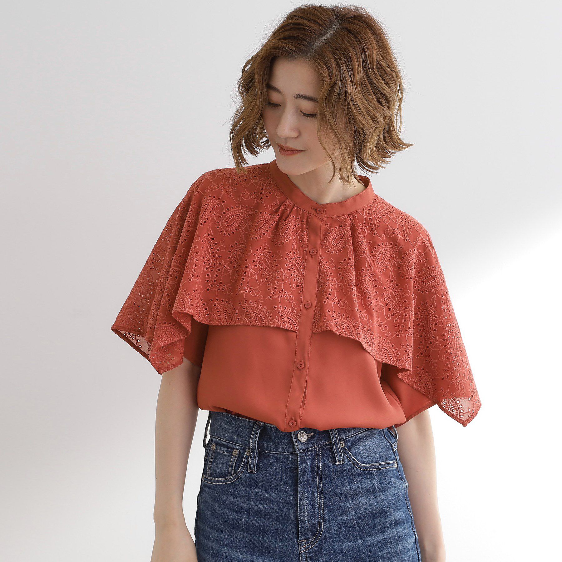 grove「透け感と刺繍で魅せる　ペイズリー刺繍ケープブラウス」|シャツ・ブラウス|