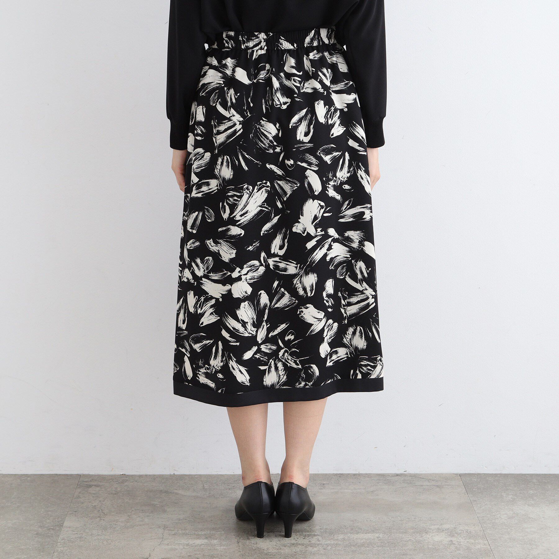 INDIVI「【洗える/日本製】ブラッシュドフラワー柄ラップ風スカート」|スカート|