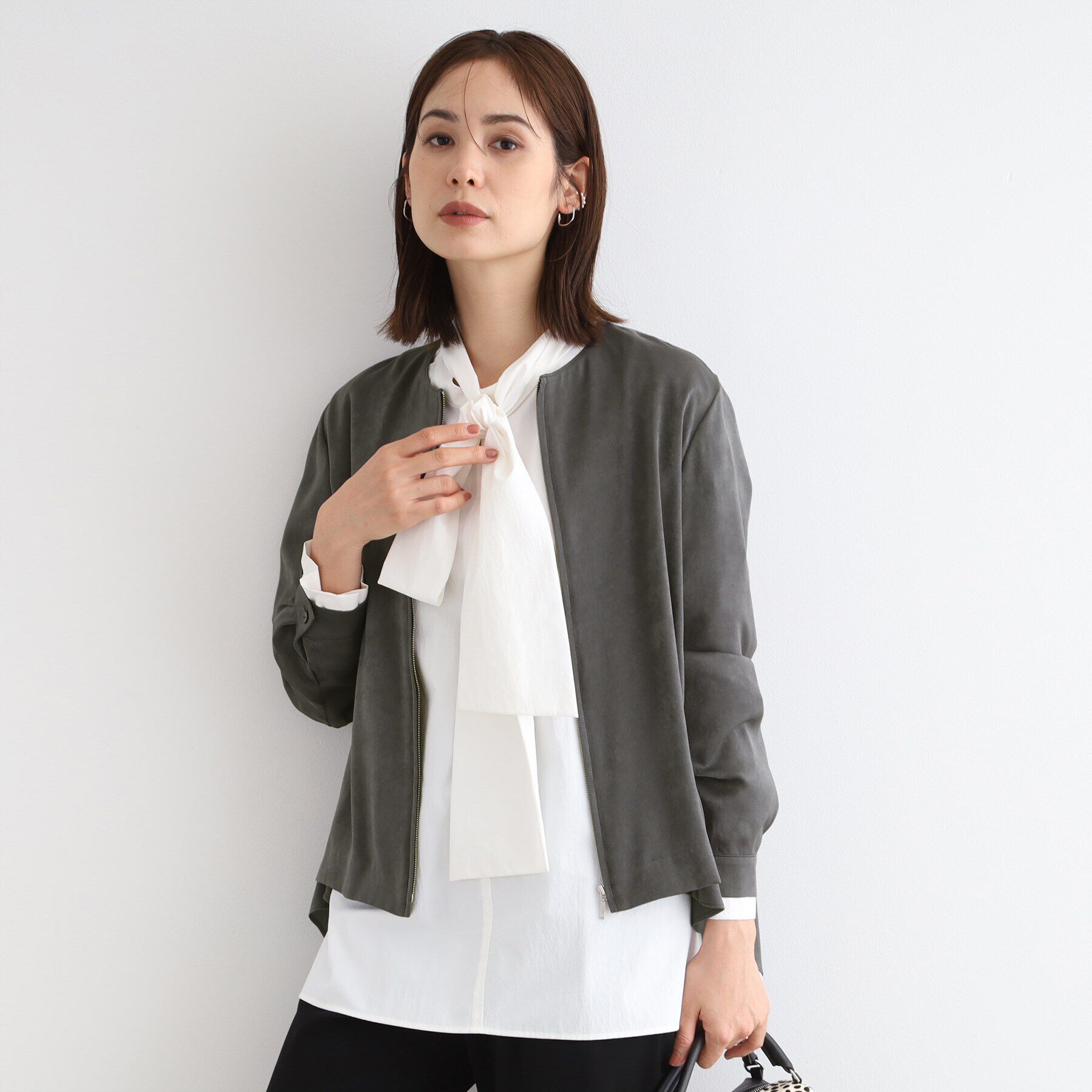 INDIVI「【洗える／UVケア】スエード調サテンジップブラウス」|シャツ・ブラウス|チャコールグレー(0