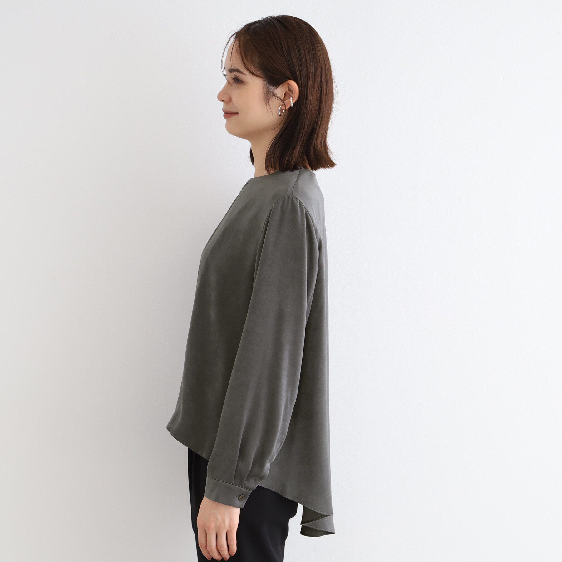 INDIVI「【洗える／UVケア】スエード調サテンジップブラウス」|シャツ・ブラウス|