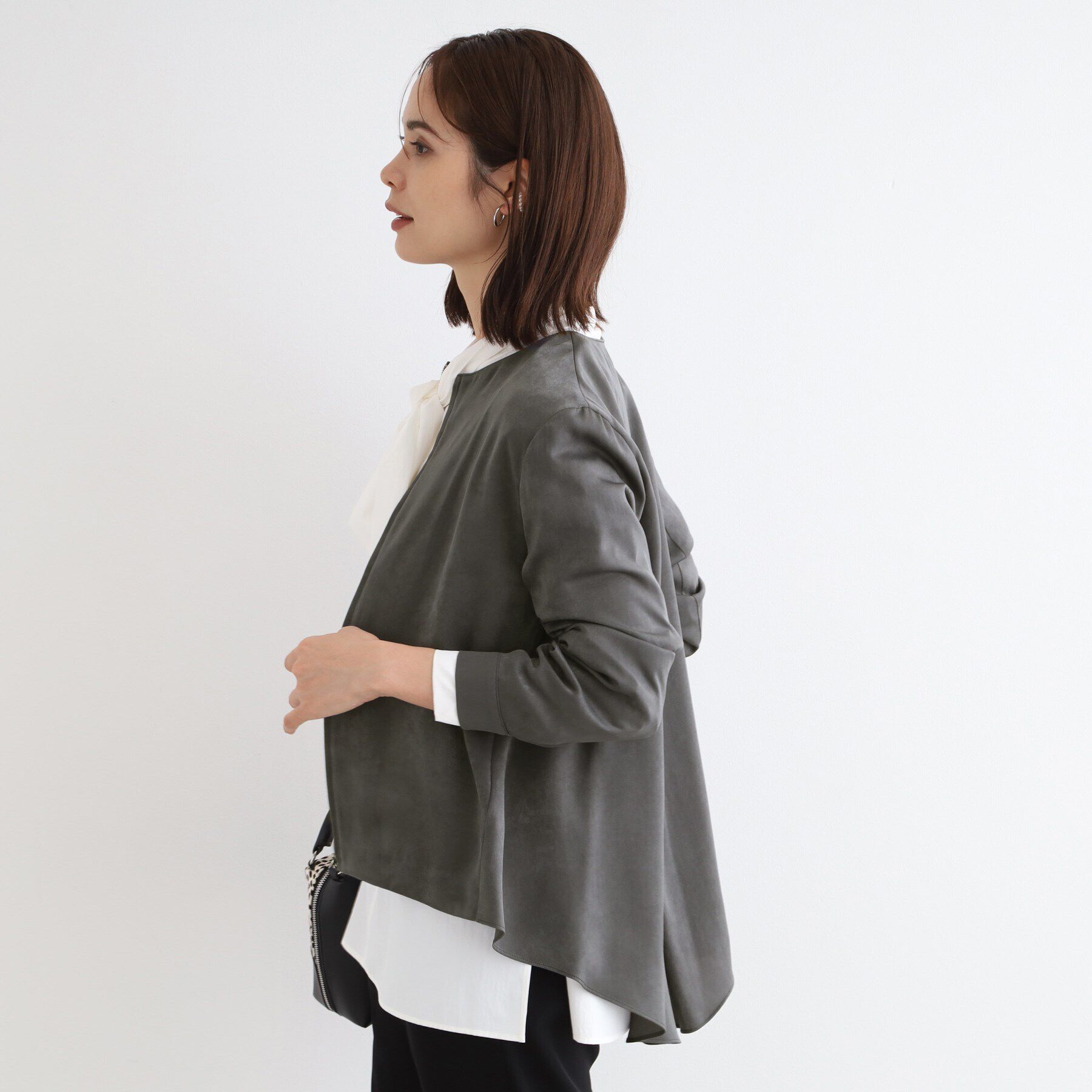 INDIVI「【洗える／UVケア】スエード調サテンジップブラウス」|シャツ・ブラウス|