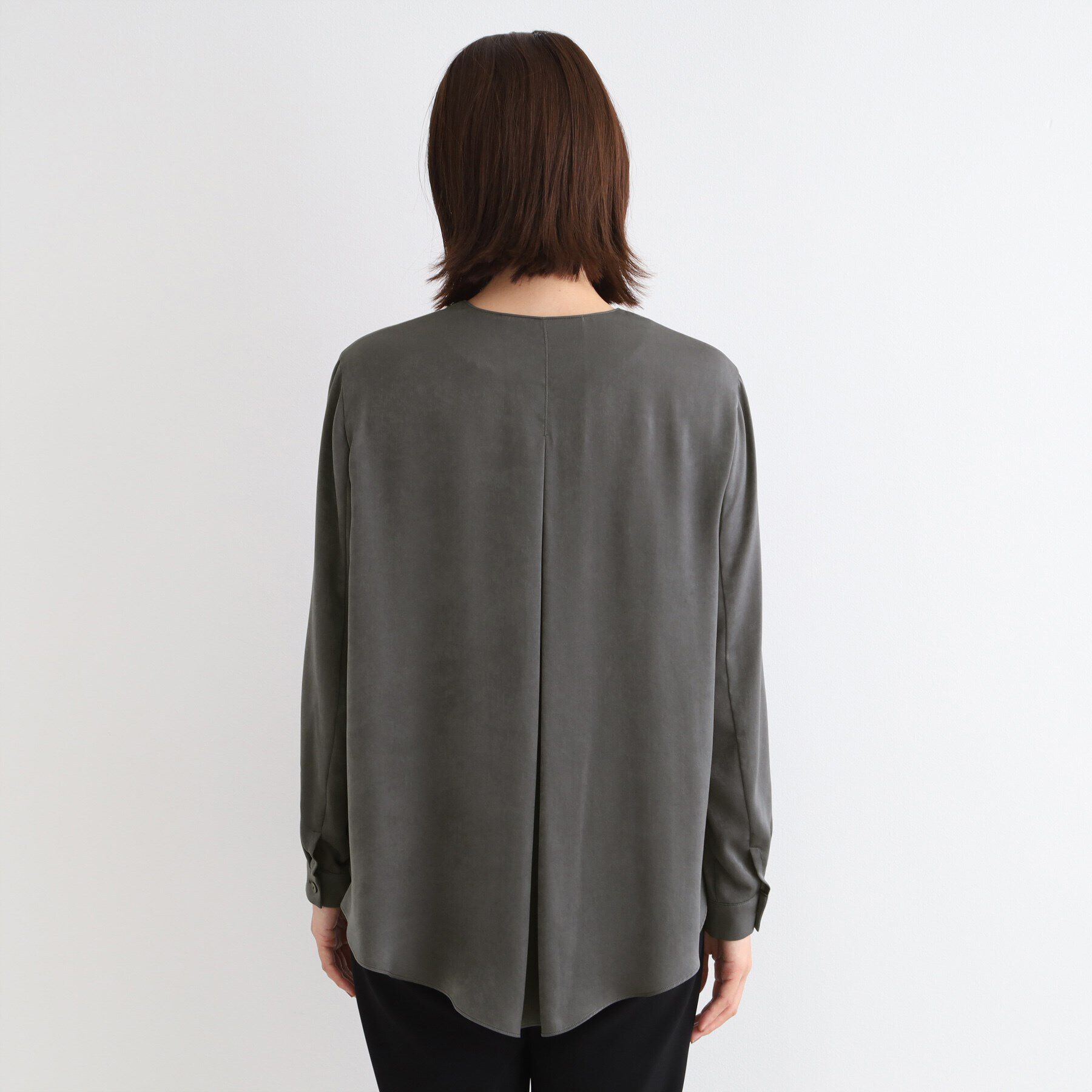 INDIVI「【洗える／UVケア】スエード調サテンジップブラウス」|シャツ・ブラウス|