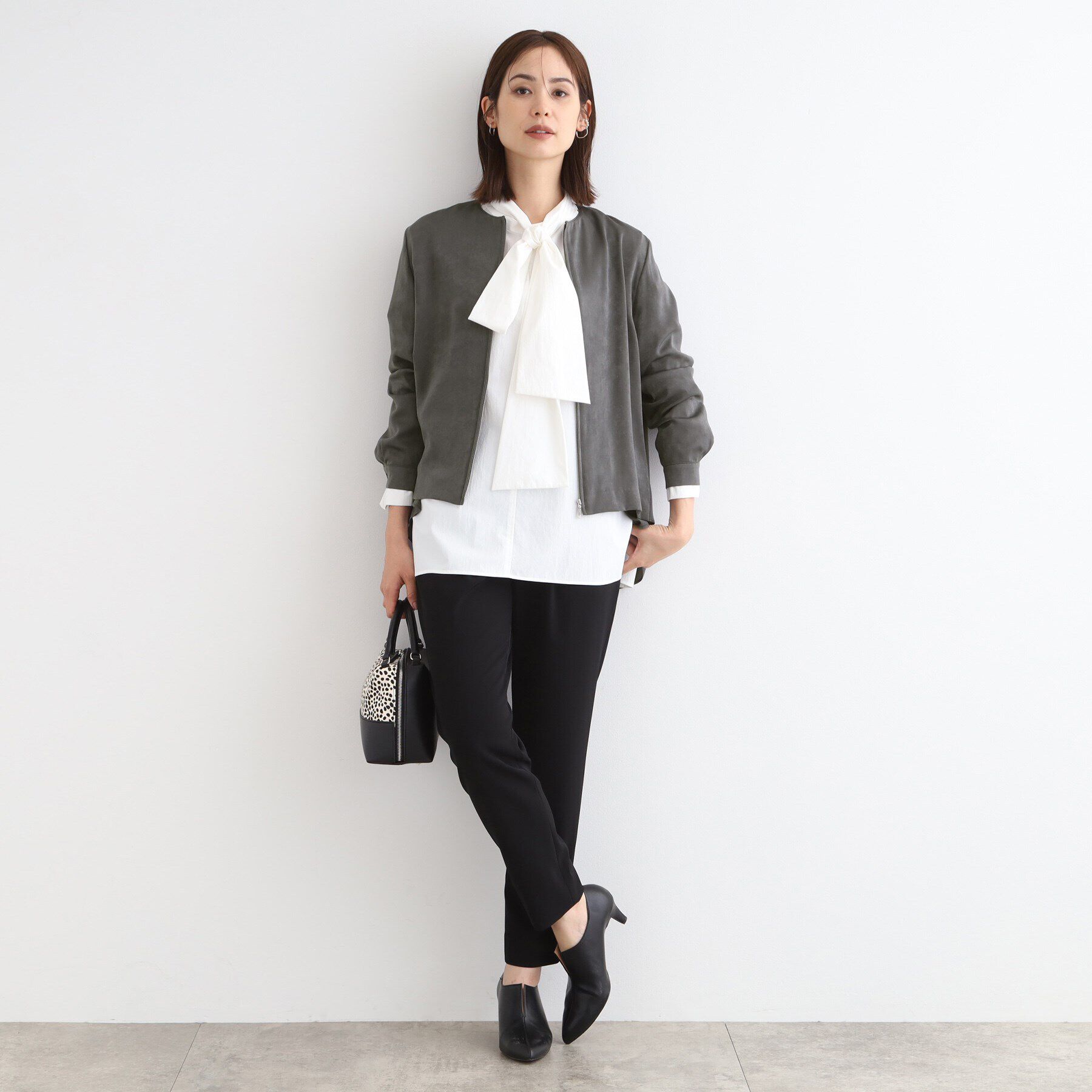 INDIVI「【洗える／UVケア】スエード調サテンジップブラウス」|シャツ・ブラウス|