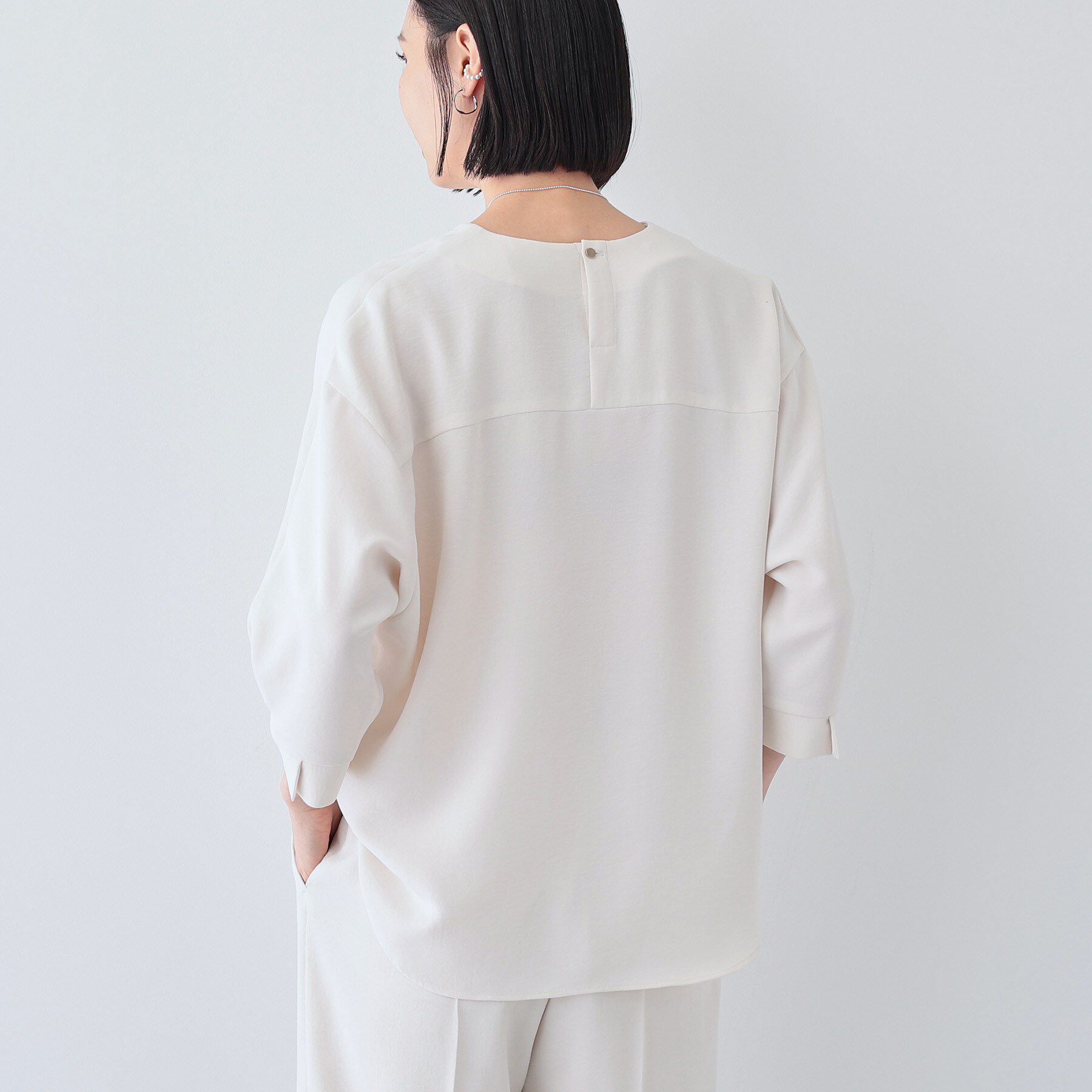 INDIVI「【着る日傘/遮熱/UVケア】Vネックドルマンスリーブブラウス」|シャツ・ブラウス|