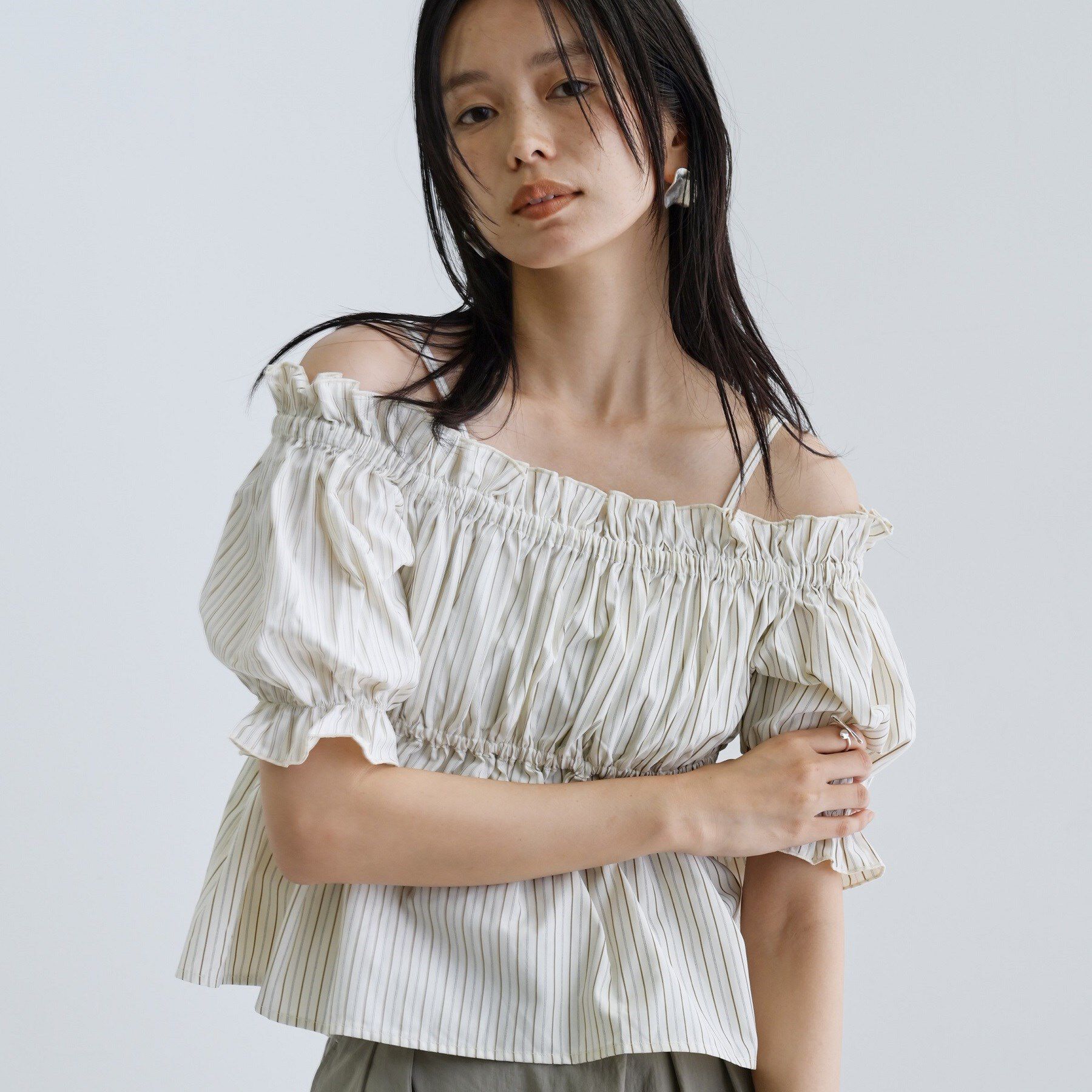 GALLEST「【一部店舗限定】オフショルシャーリングブラウス」|シャツ・ブラウス|