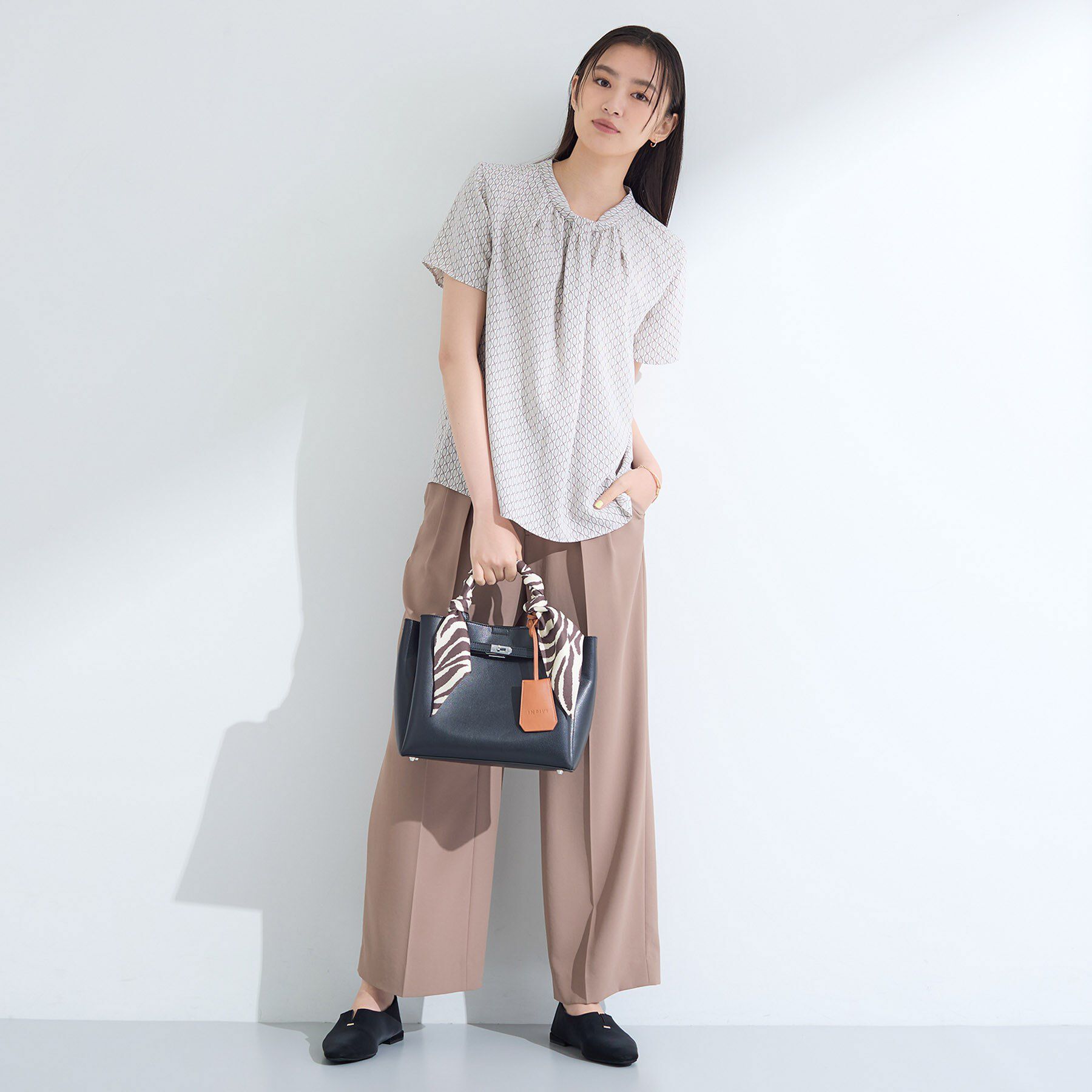 INDIVI「【UVケア】モノグラム ボウタイデザインブラウス」|シャツ・ブラウス|