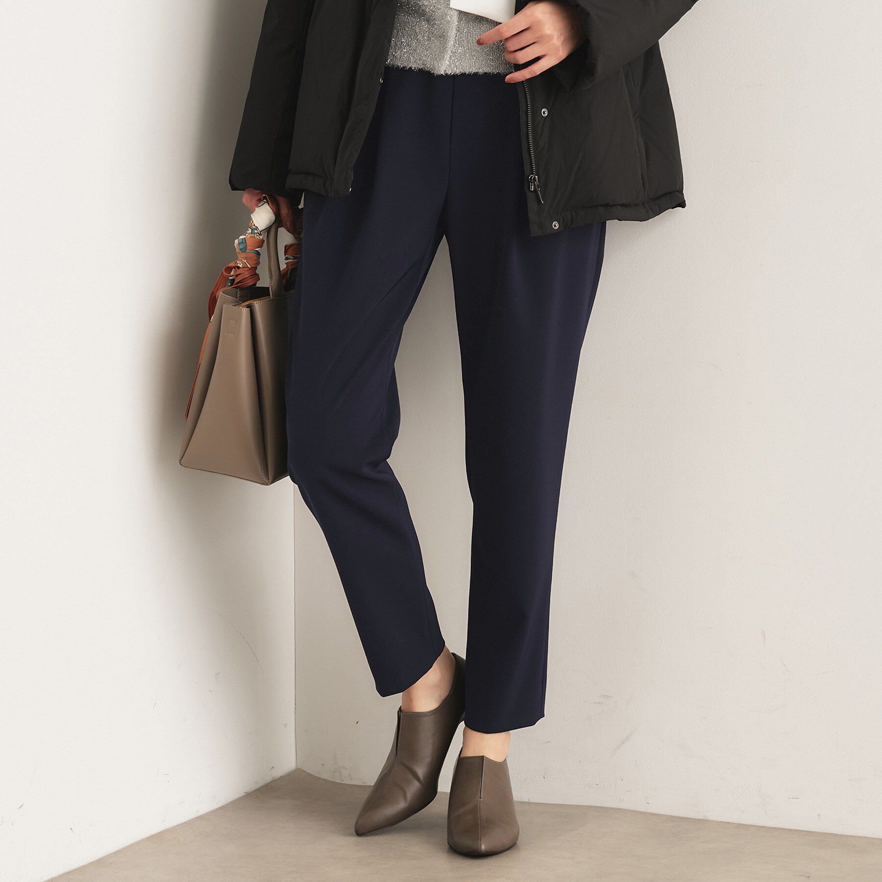 INDIVI「人気NO.1【褒められパンツ／高ストレッチ／ウエストゴム】タックテーパードパンツ」|その他|ネイビー(094)