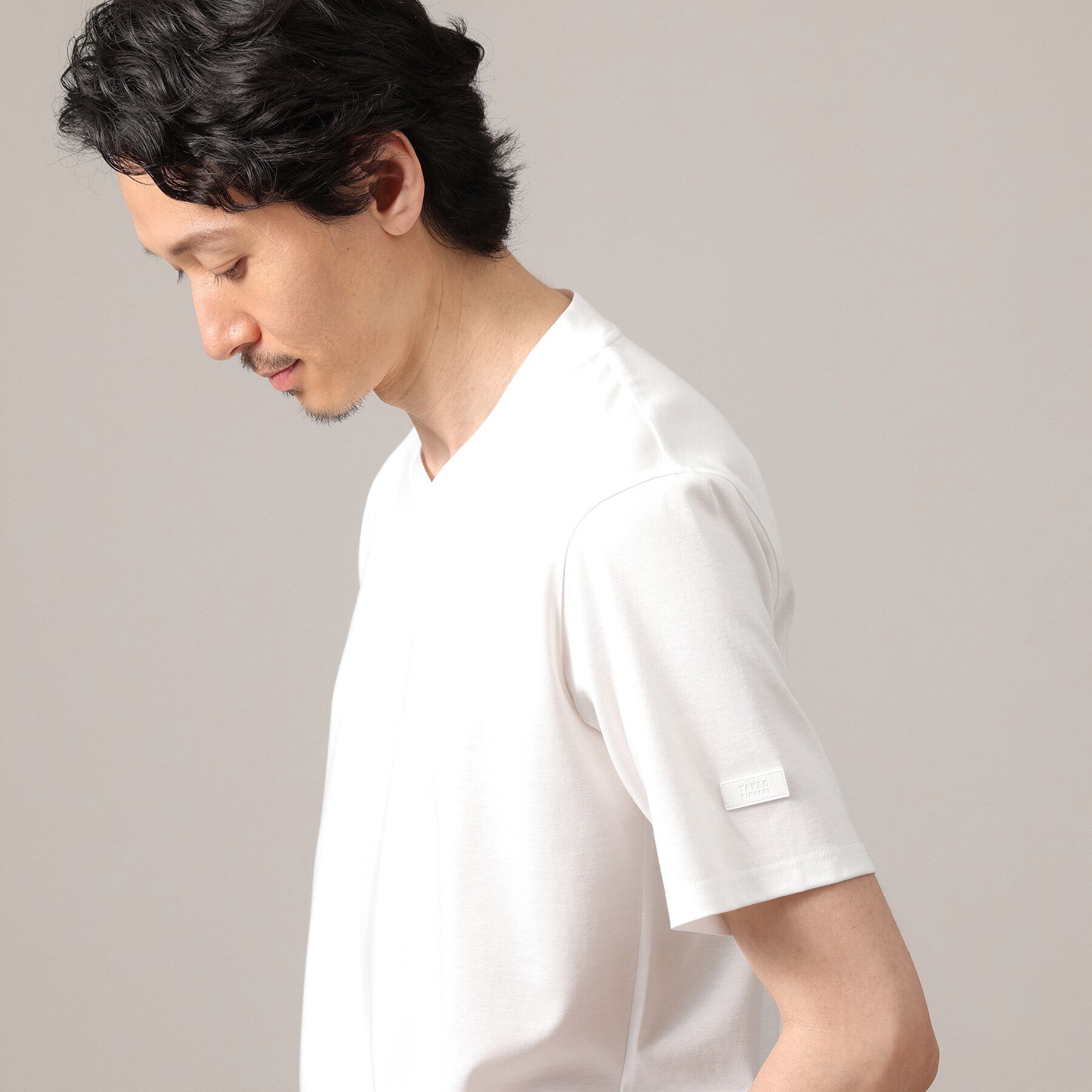 TAKEO KIKUCHI「【抗菌防臭】ジャケットインナー 半袖 Vカットソー」|Tシャツ・カットソー|